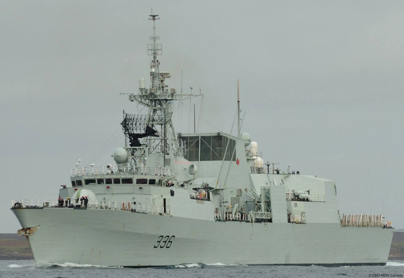 ffh-336 hmcs montreal halifax class helicopter patrol frigate ncsm royal canadian navy 32
