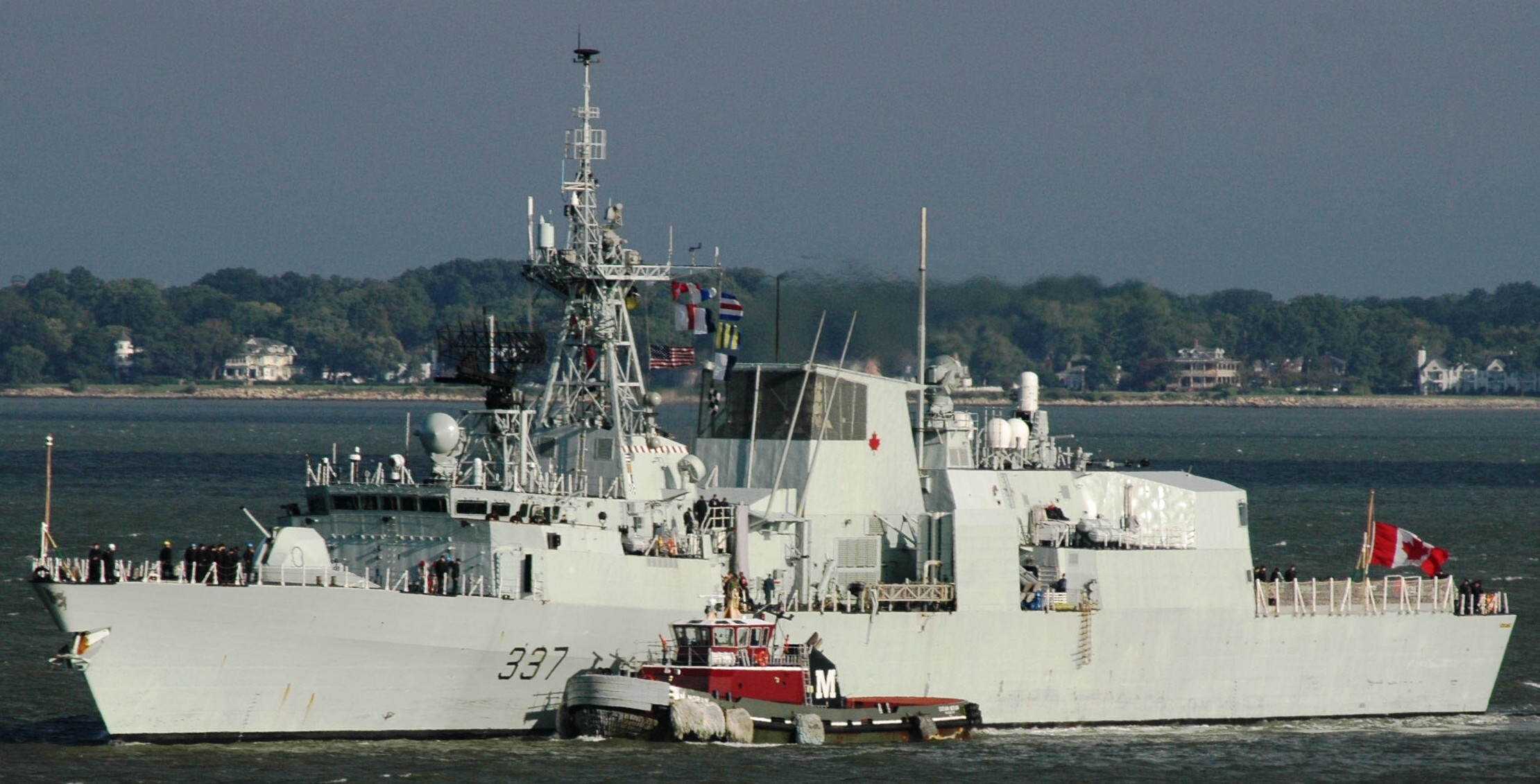 ffh-337 hmcs fredericton halifax class helicopter patrol frigate ncsm royal canadian navy 04