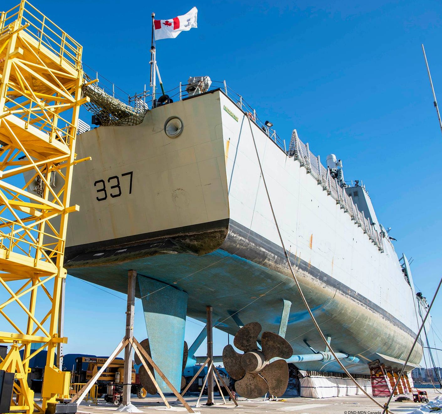 ffh-337 hmcs fredericton halifax class helicopter patrol frigate ncsm royal canadian navy 12