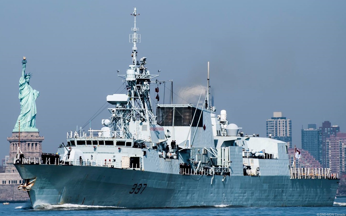 ffh-337 hmcs fredericton halifax class helicopter patrol frigate ncsm royal canadian navy 17