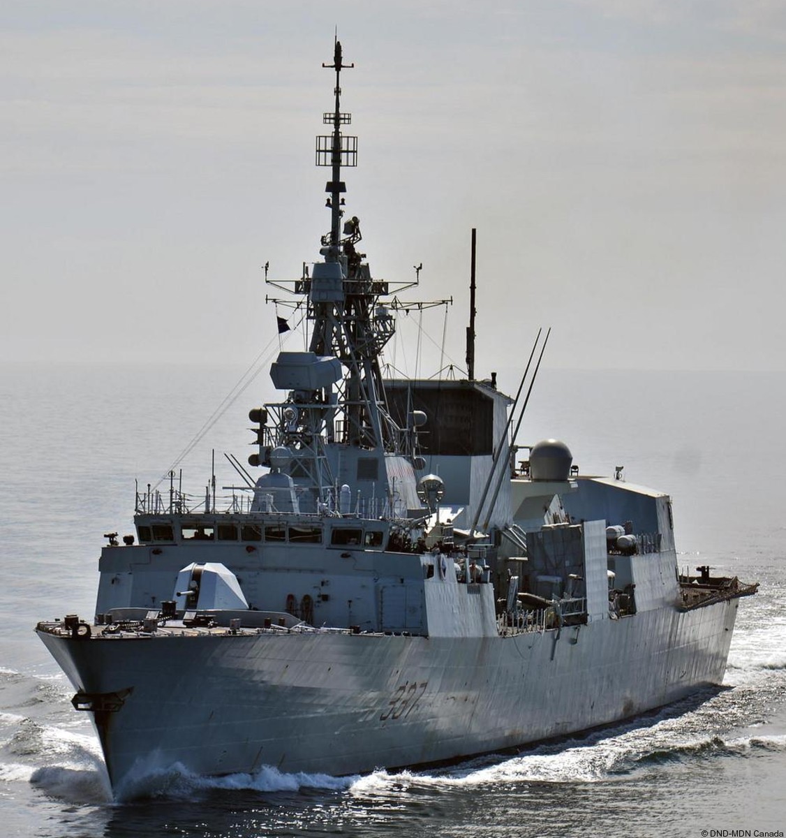 ffh-337 hmcs fredericton halifax class helicopter patrol frigate ncsm royal canadian navy 25