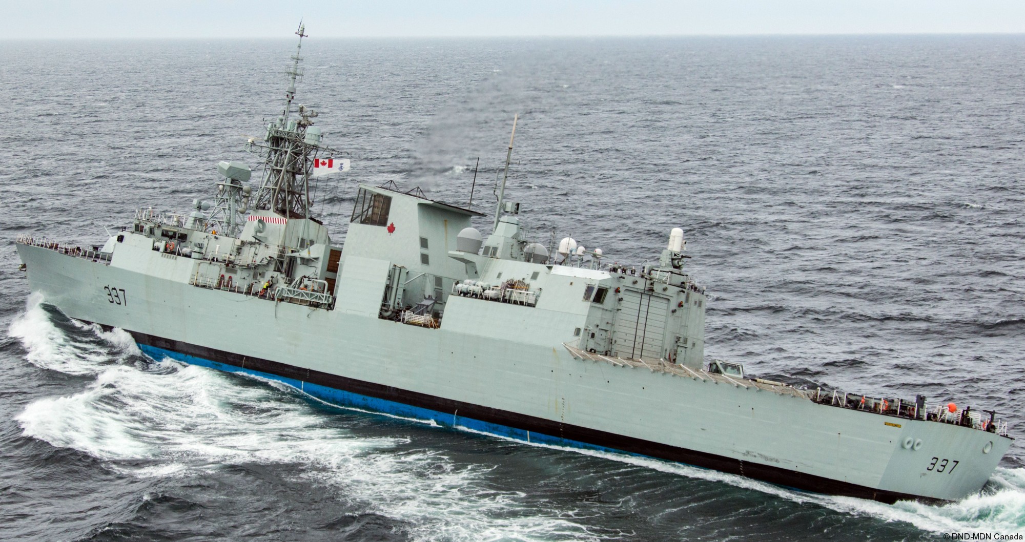 ffh-337 hmcs fredericton halifax class helicopter patrol frigate ncsm royal canadian navy 31