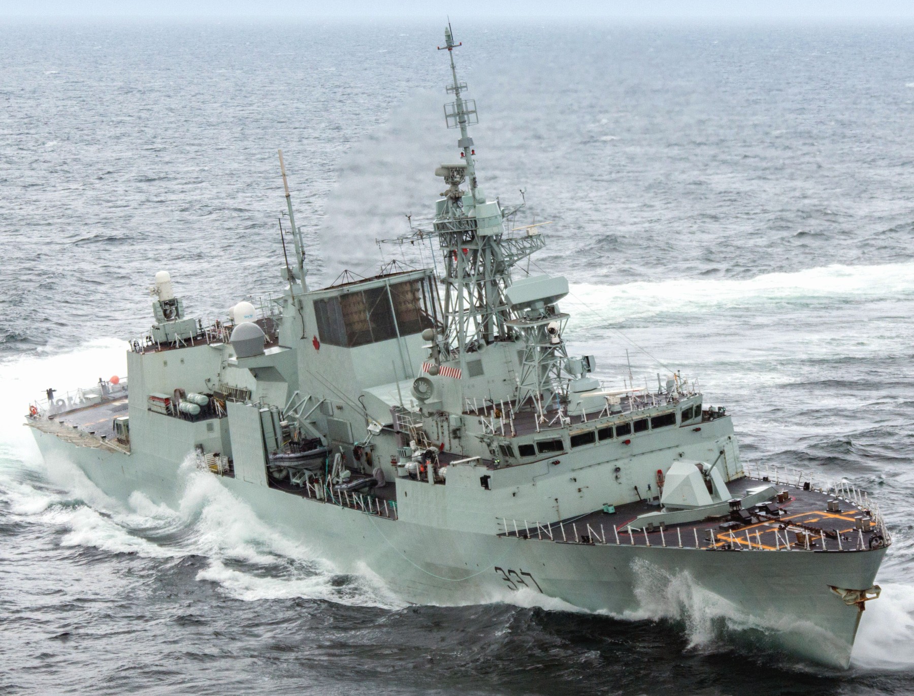 ffh-337 hmcs fredericton halifax class helicopter patrol frigate ncsm royal canadian navy 32