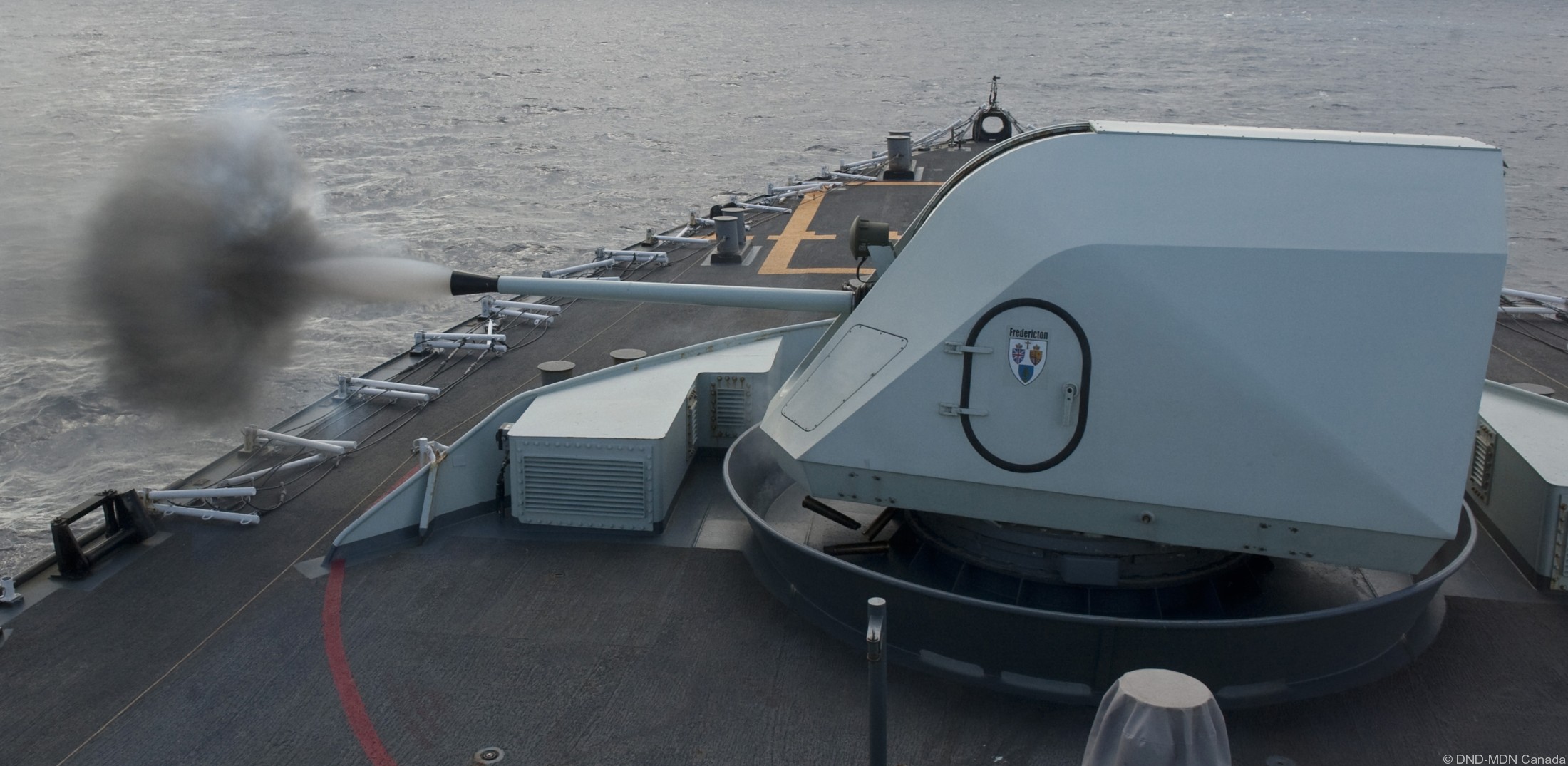 ffh-337 hmcs fredericton halifax class helicopter patrol frigate ncsm royal canadian navy 35 bofors mk.3 gun