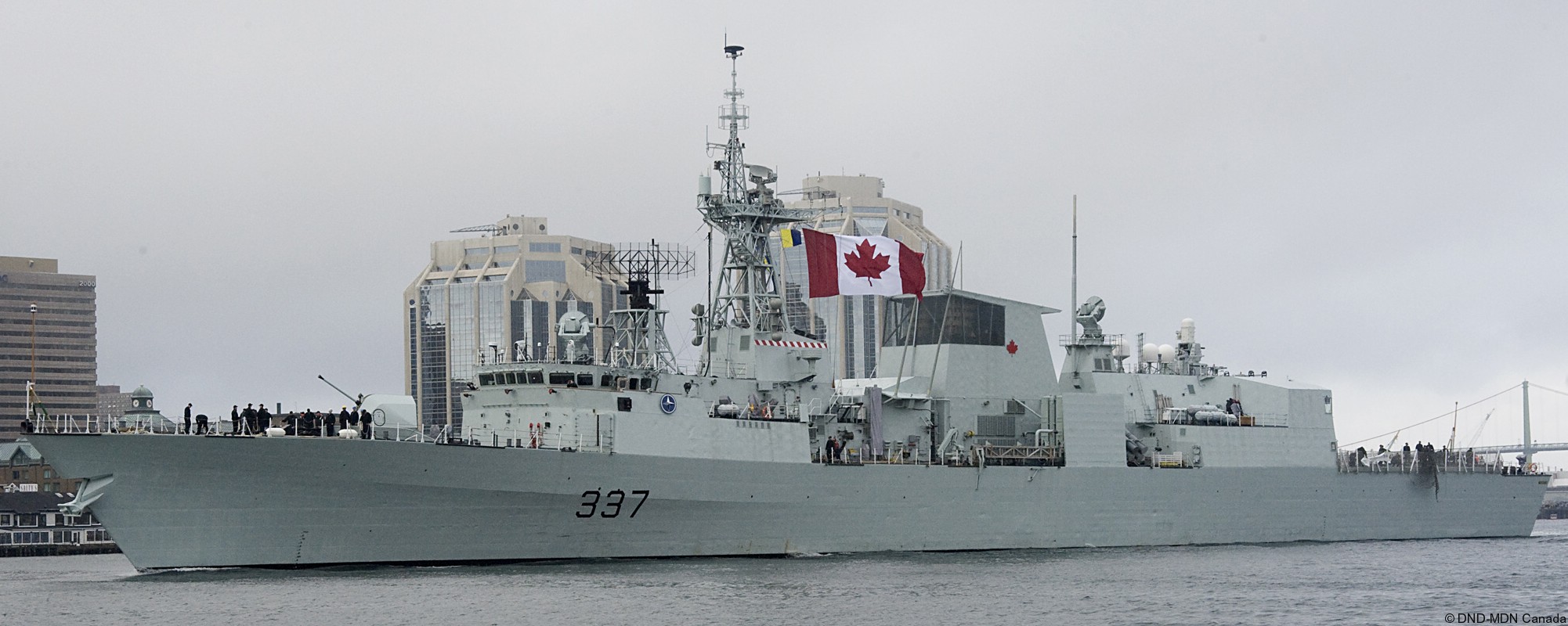ffh-337 hmcs fredericton halifax class helicopter patrol frigate ncsm royal canadian navy 36