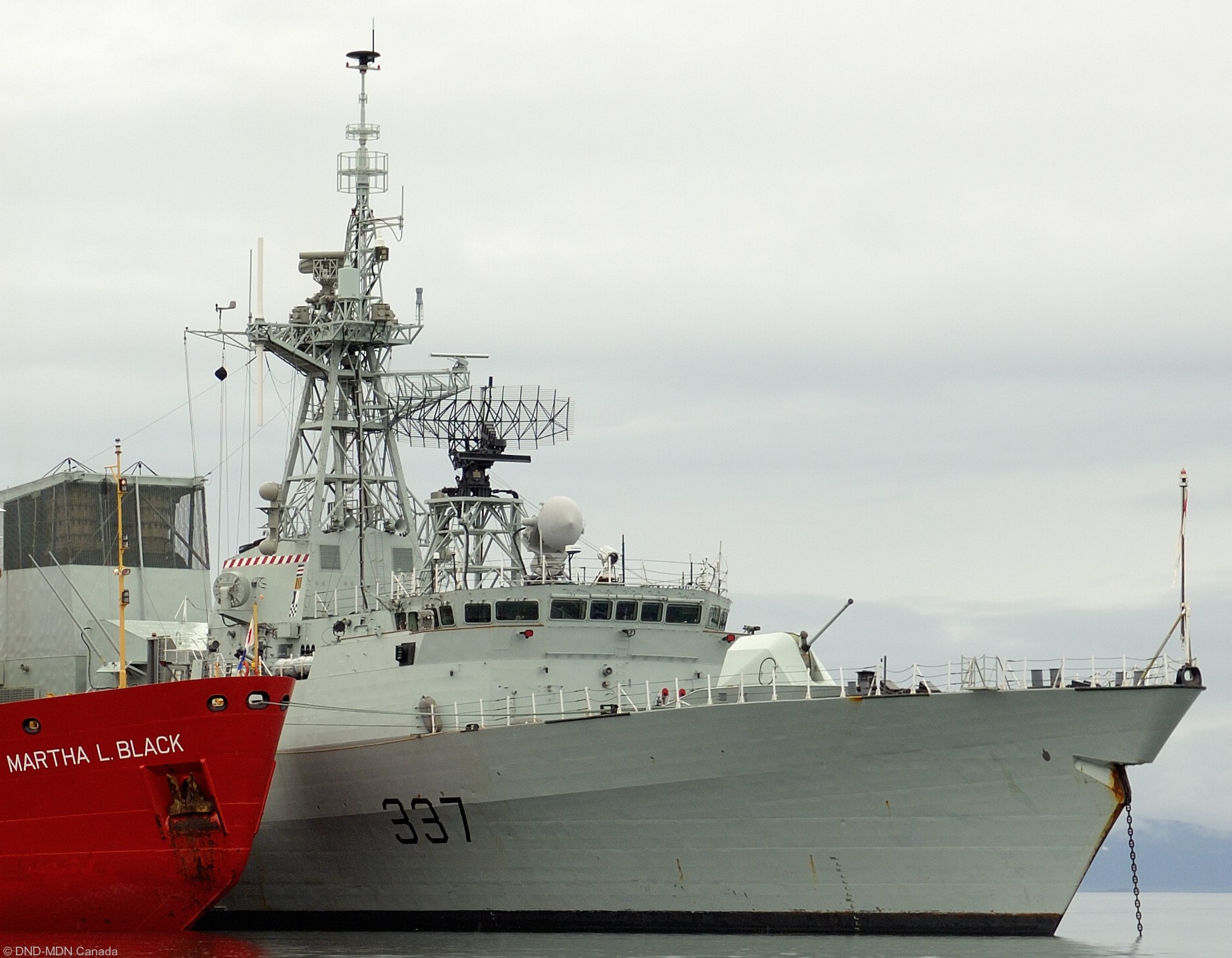 ffh-337 hmcs fredericton halifax class helicopter patrol frigate ncsm royal canadian navy 38