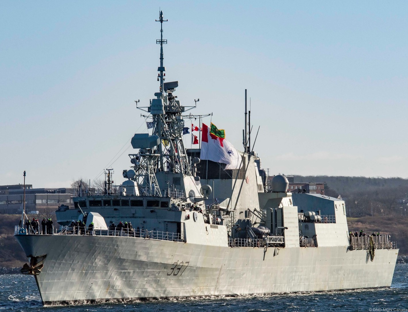 ffh-337 hmcs fredericton halifax class helicopter patrol frigate ncsm royal canadian navy 45