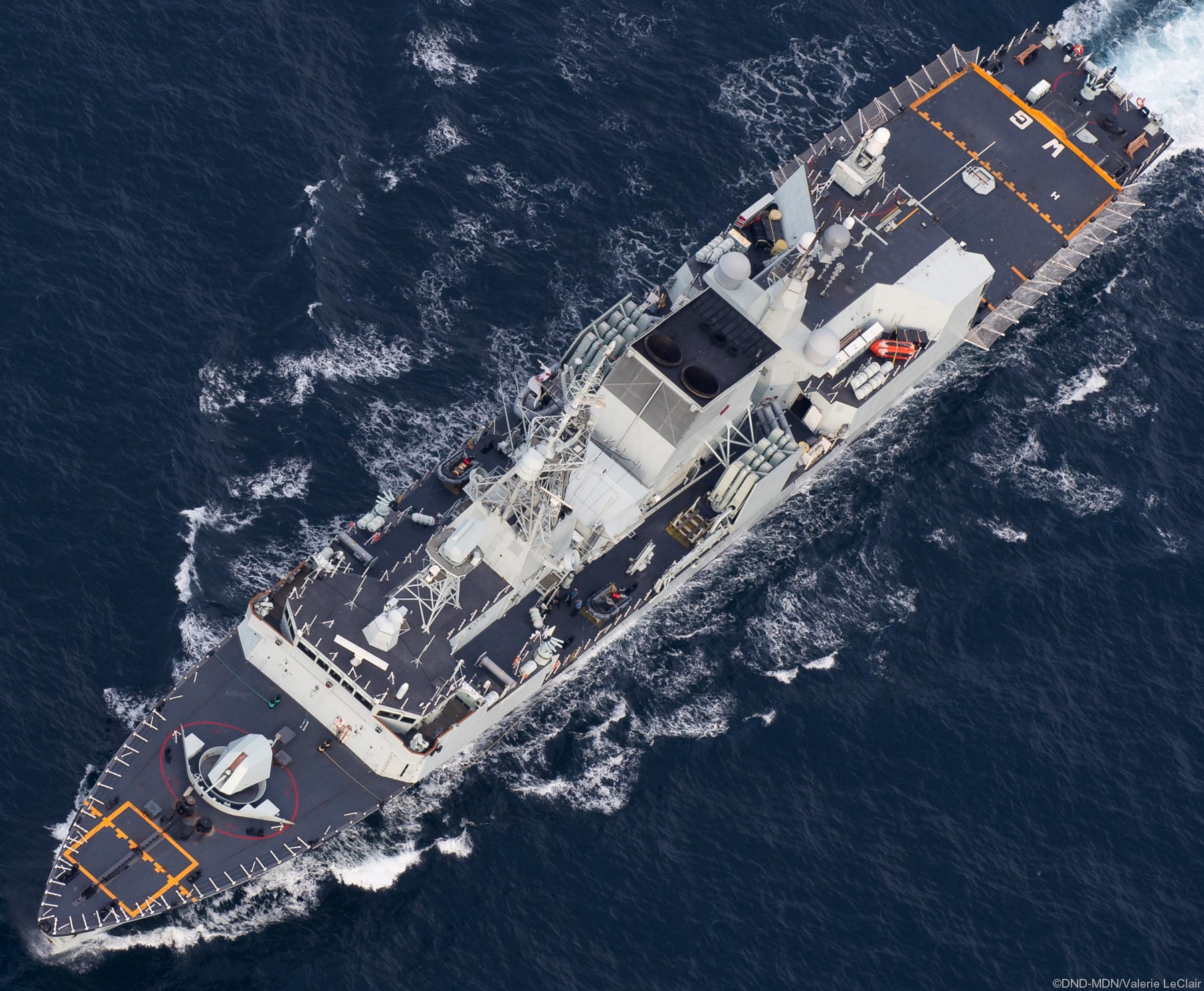 ffh-338 hmcs winnipeg halifax class helicopter patrol frigate ncsm royal canadian navy 02