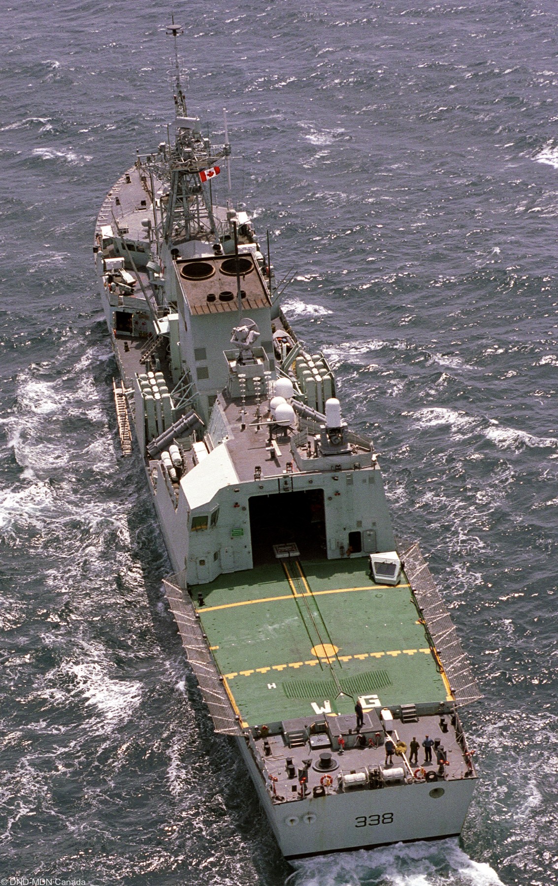 ffh-338 hmcs winnipeg halifax class helicopter patrol frigate ncsm royal canadian navy 08