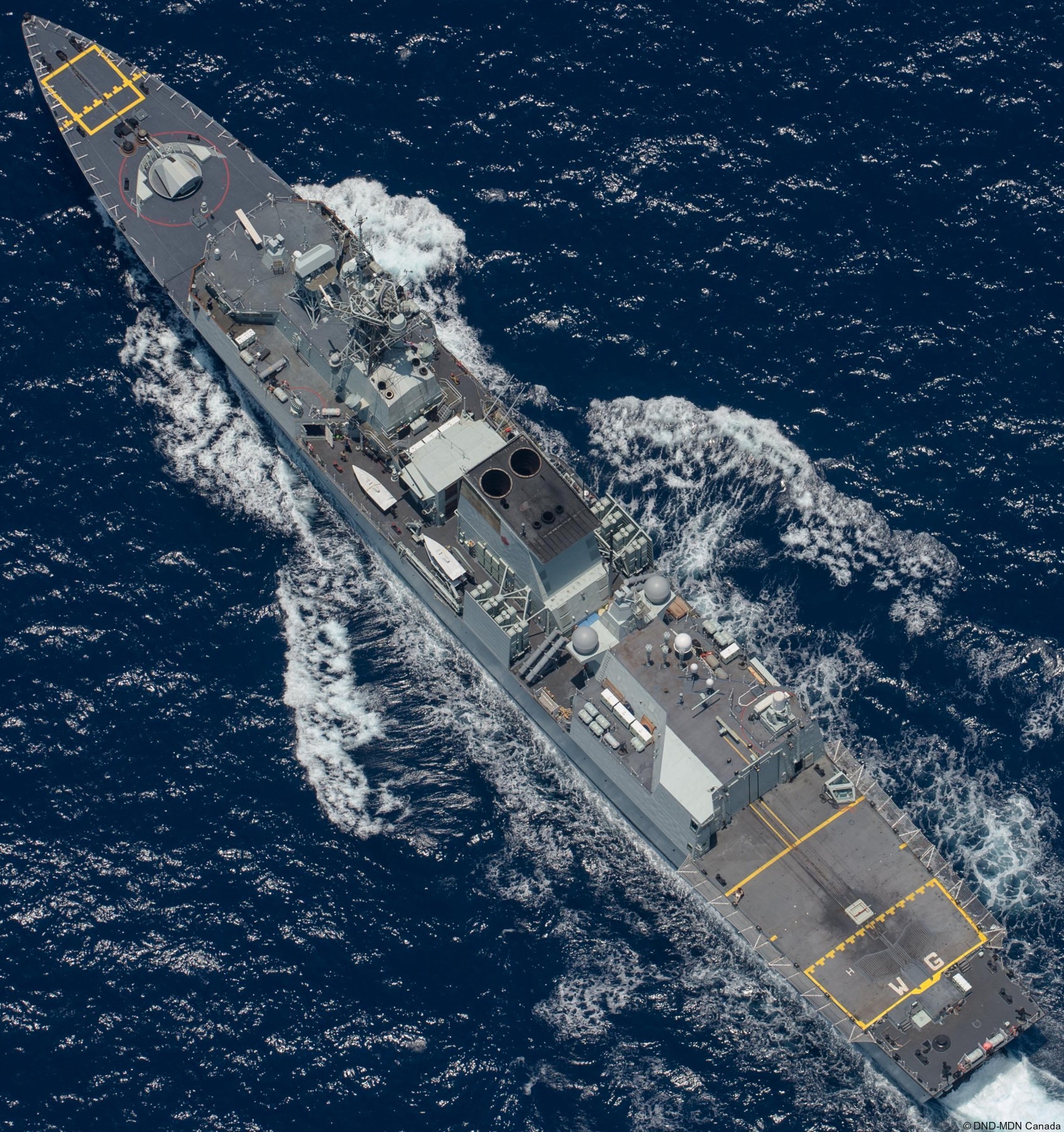 ffh-338 hmcs winnipeg halifax class helicopter patrol frigate ncsm royal canadian navy 12