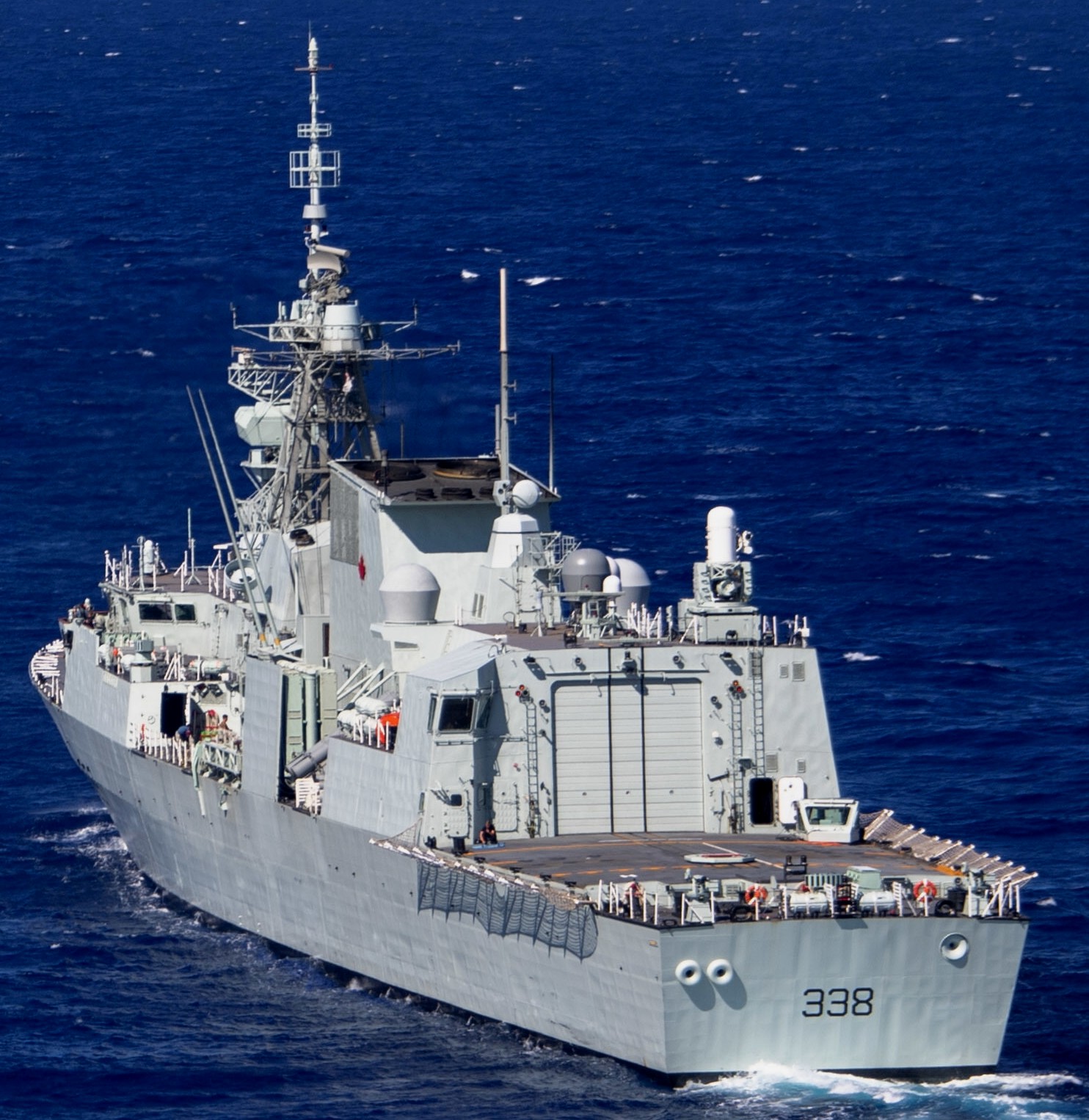 ffh-338 hmcs winnipeg halifax class helicopter patrol frigate ncsm royal canadian navy 31