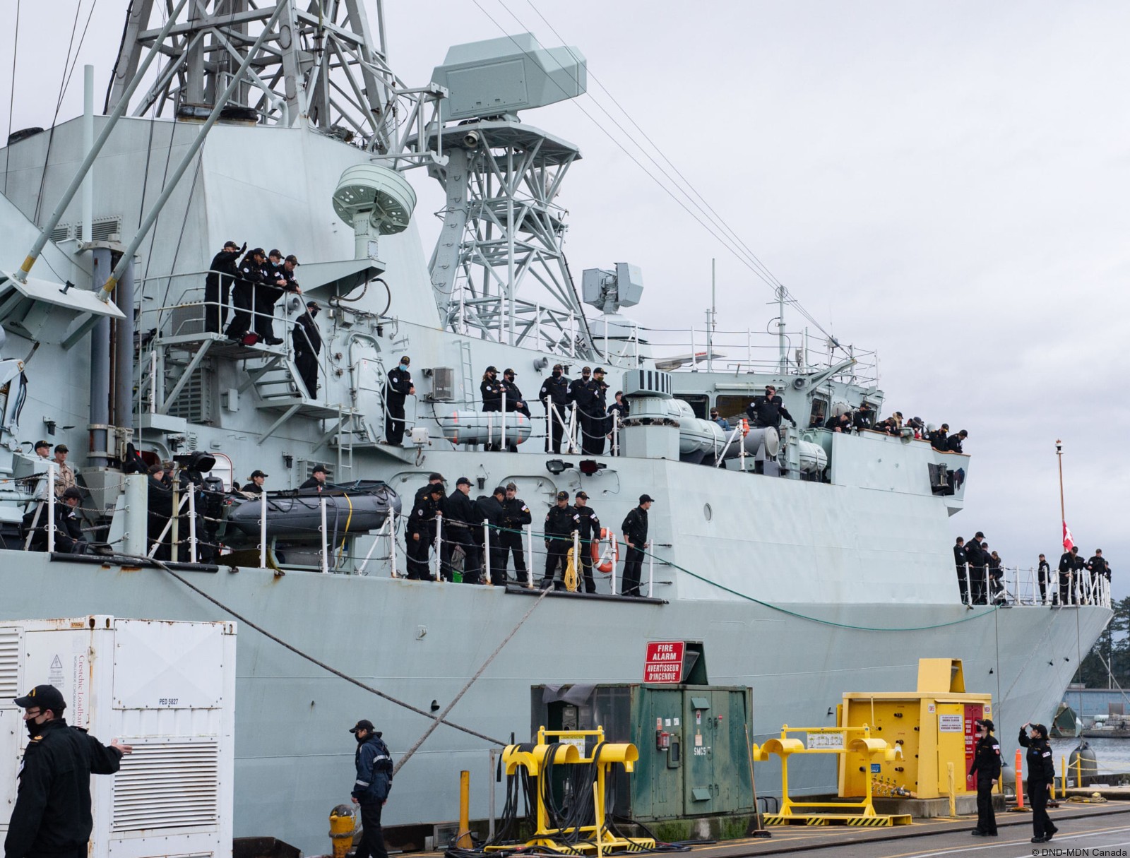 ffh-338 hmcs winnipeg halifax class helicopter patrol frigate ncsm royal canadian navy 44