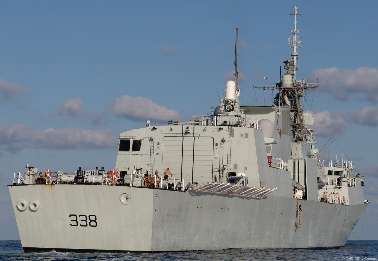 ffh-338 hmcs winnipeg halifax class helicopter patrol frigate ncsm royal canadian navy 45
