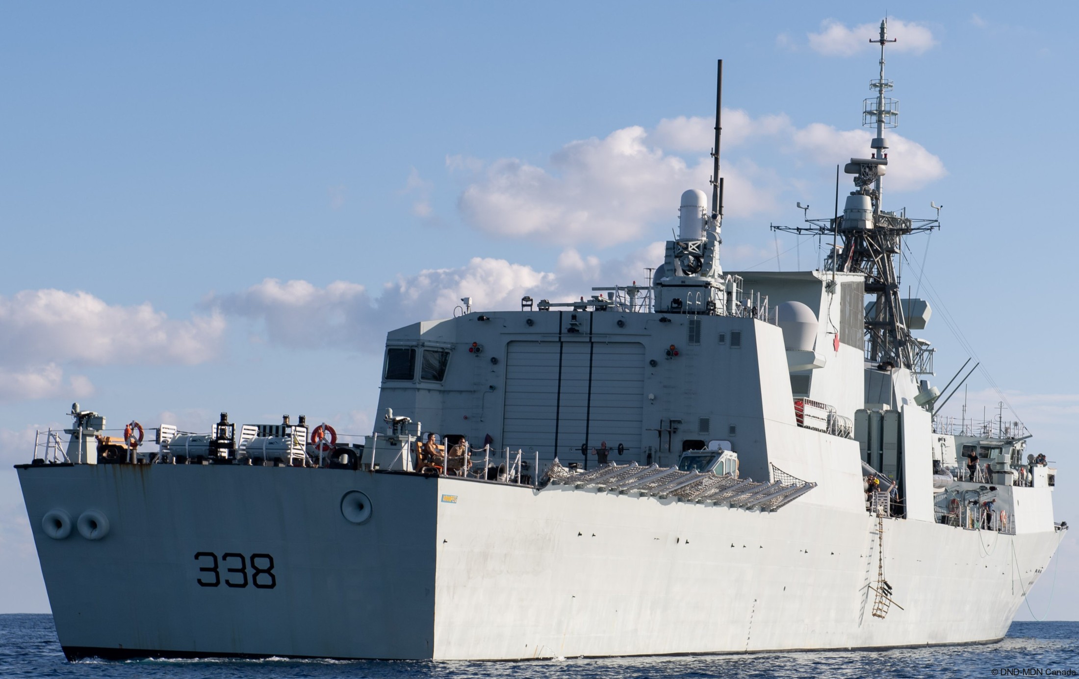 ffh-338 hmcs winnipeg halifax class helicopter patrol frigate ncsm royal canadian navy 49