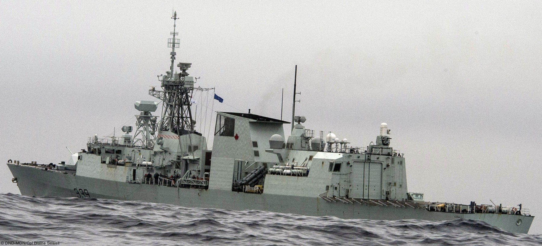 ffh-339 hmcs charlottetown halifax class helicopter patrol frigate ncsm royal canadian navy 24