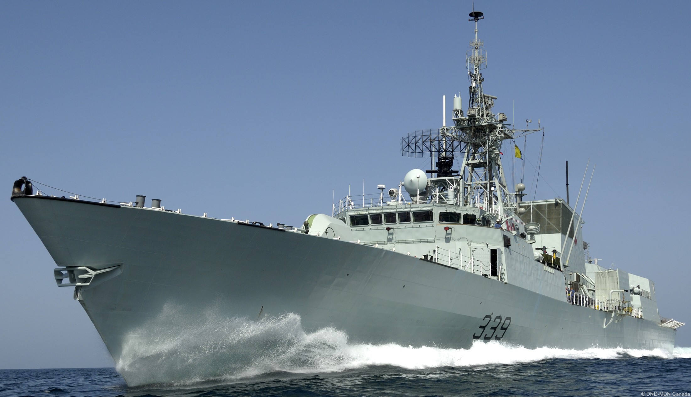 ffh-339 hmcs charlottetown halifax class helicopter patrol frigate ncsm royal canadian navy 39
