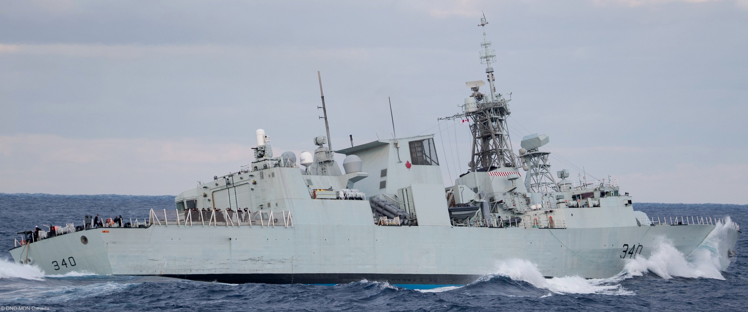 ffh-340 hmcs st. john's halifax class helicopter patrol frigate ncsm royal canadian navy 24