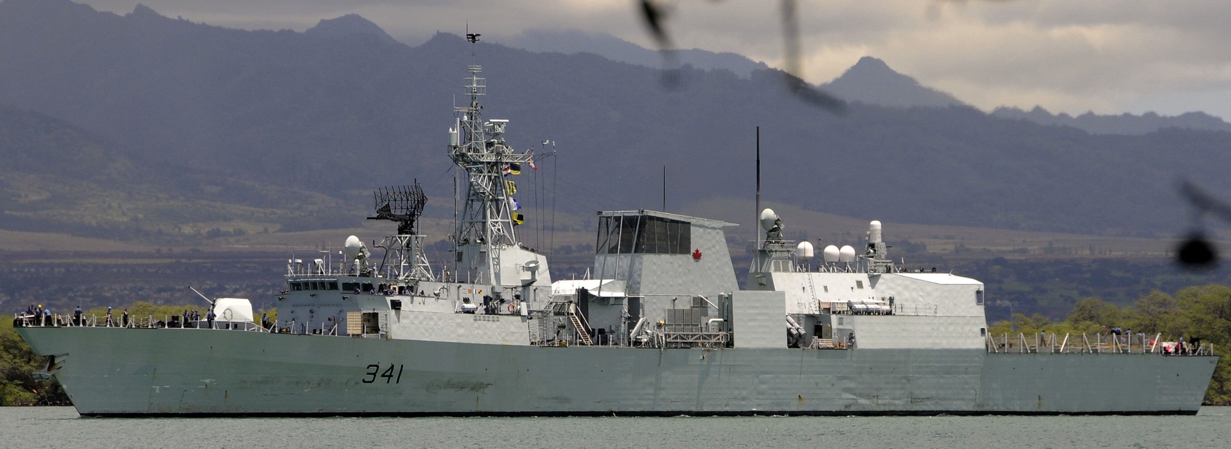 ffh-441 hmcs ottawa halifax class helicopter patrol frigate ncsm royal canadian navy 05