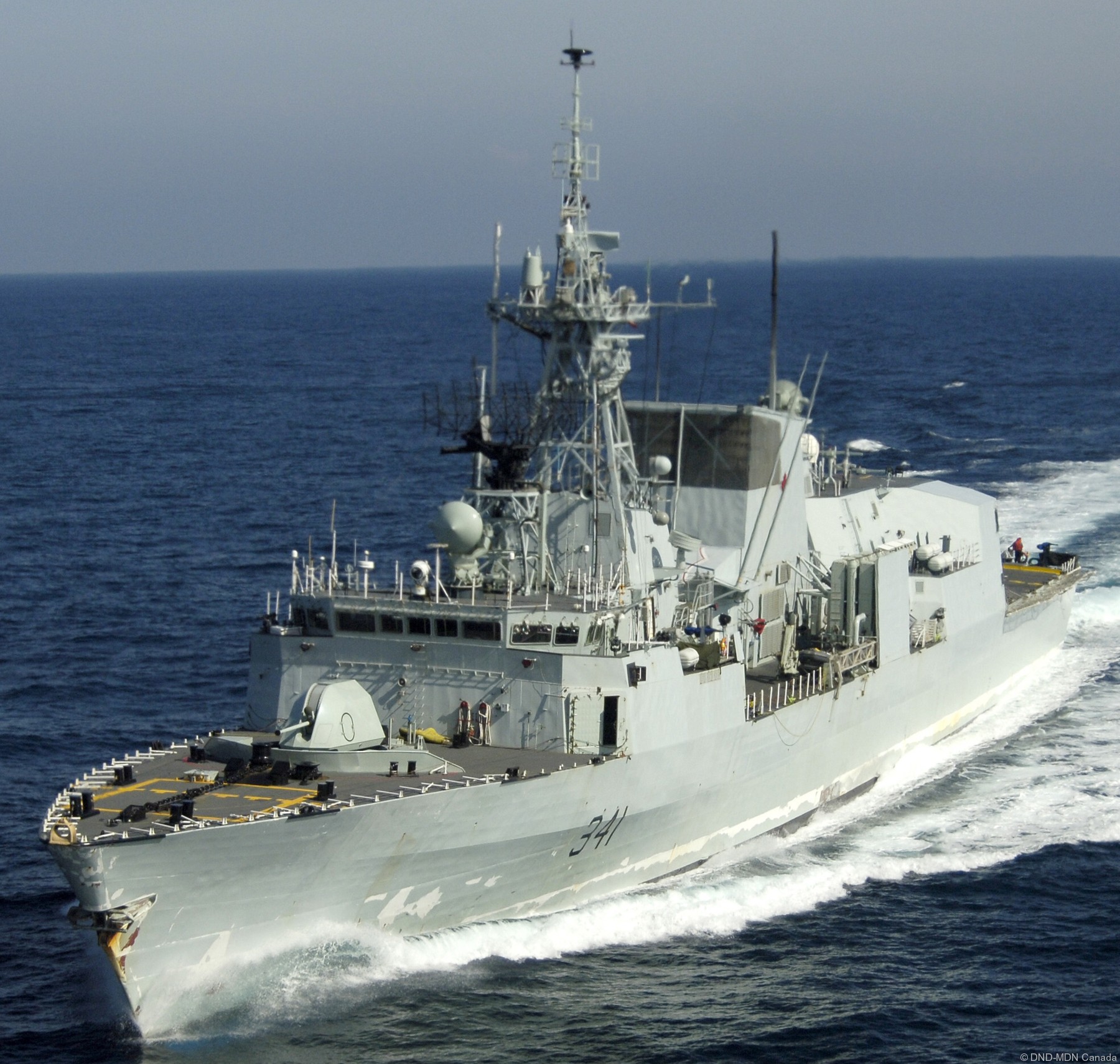 ffh-441 hmcs ottawa halifax class helicopter patrol frigate ncsm royal canadian navy 34