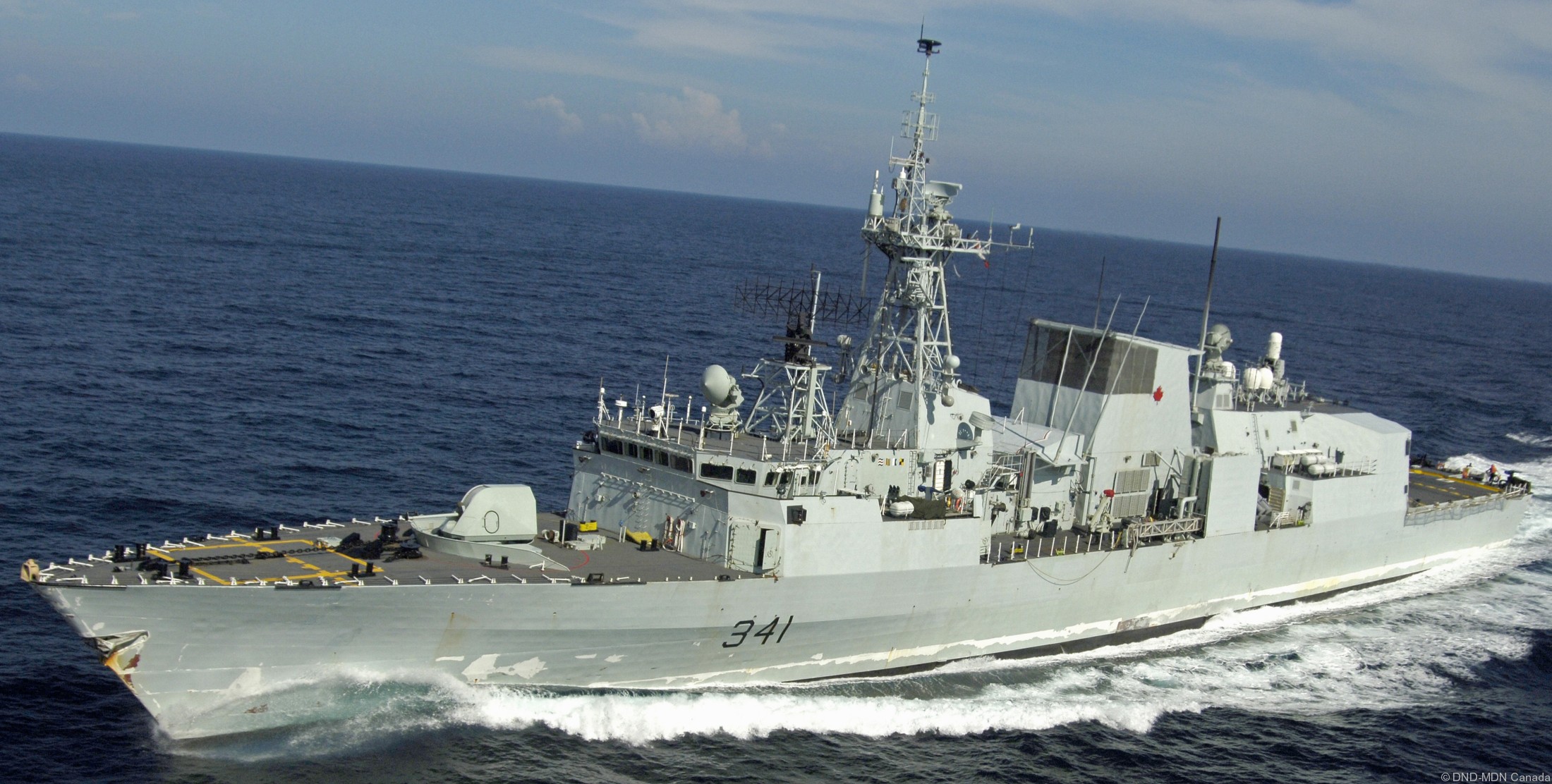 ffh-441 hmcs ottawa halifax class helicopter patrol frigate ncsm royal canadian navy 35x esquimalt cfb