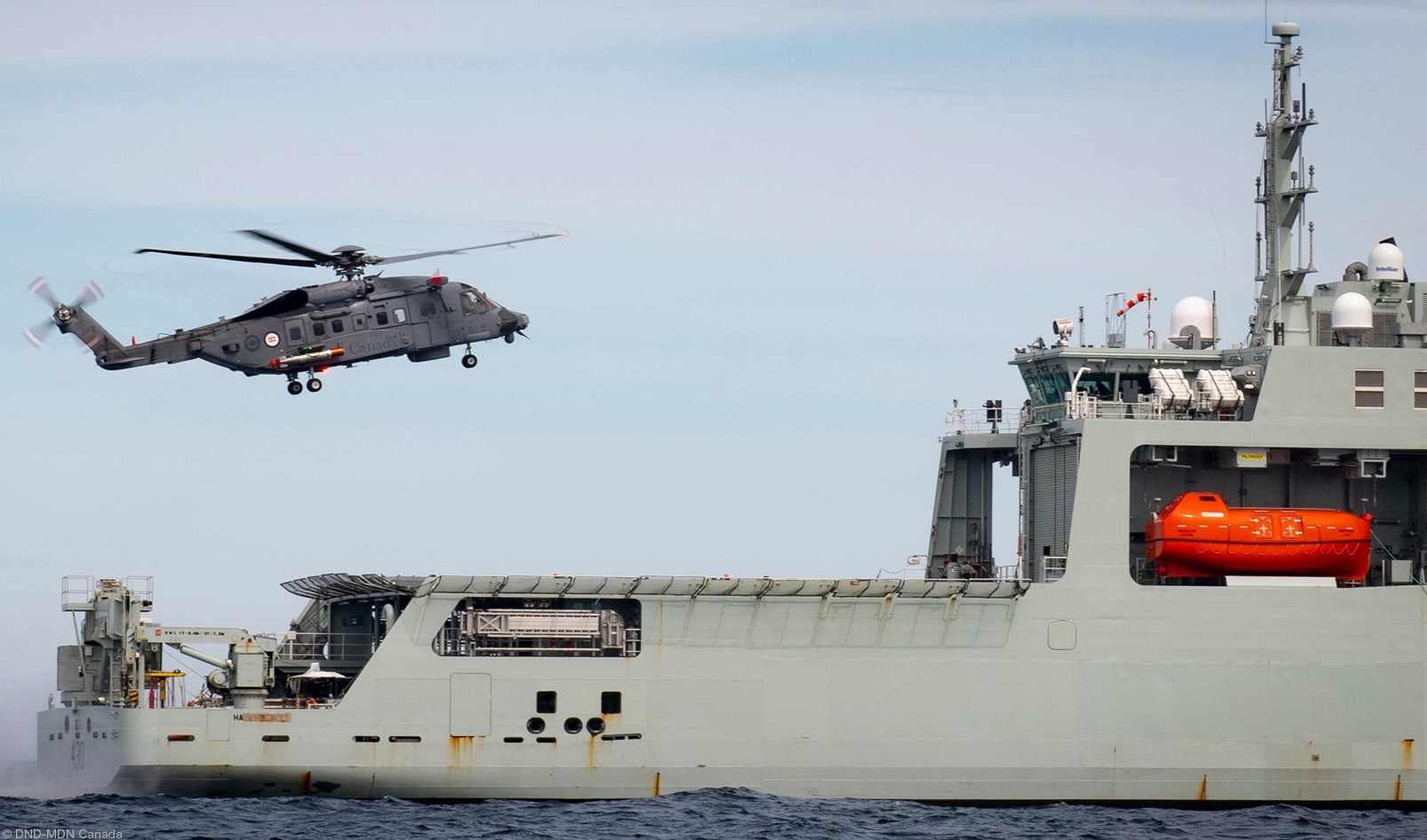 harry dewolf class arctic and offshore patrol vessel royal canadian navy rcn hmcs ncsm irving halifax 31x ch-148 cyclone