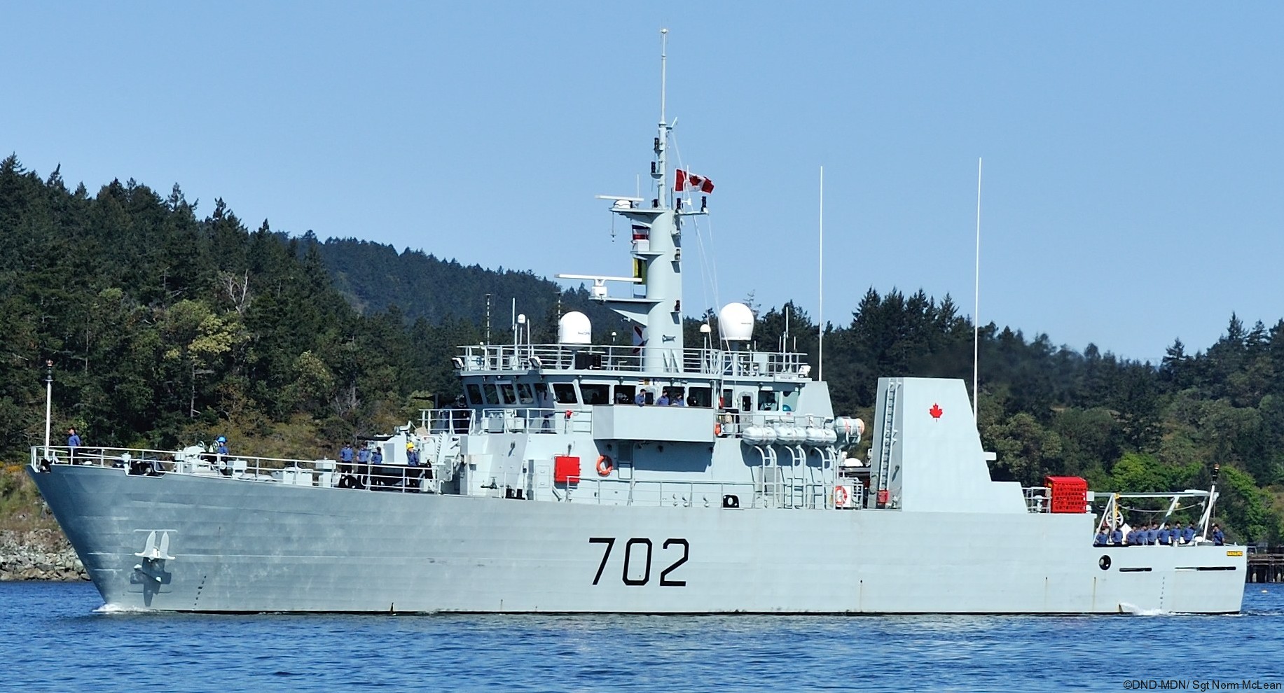mm-702 hmcs nanaimo kingston class maritime coastal defence vessel mcdv ncsm royal canadian navy 02