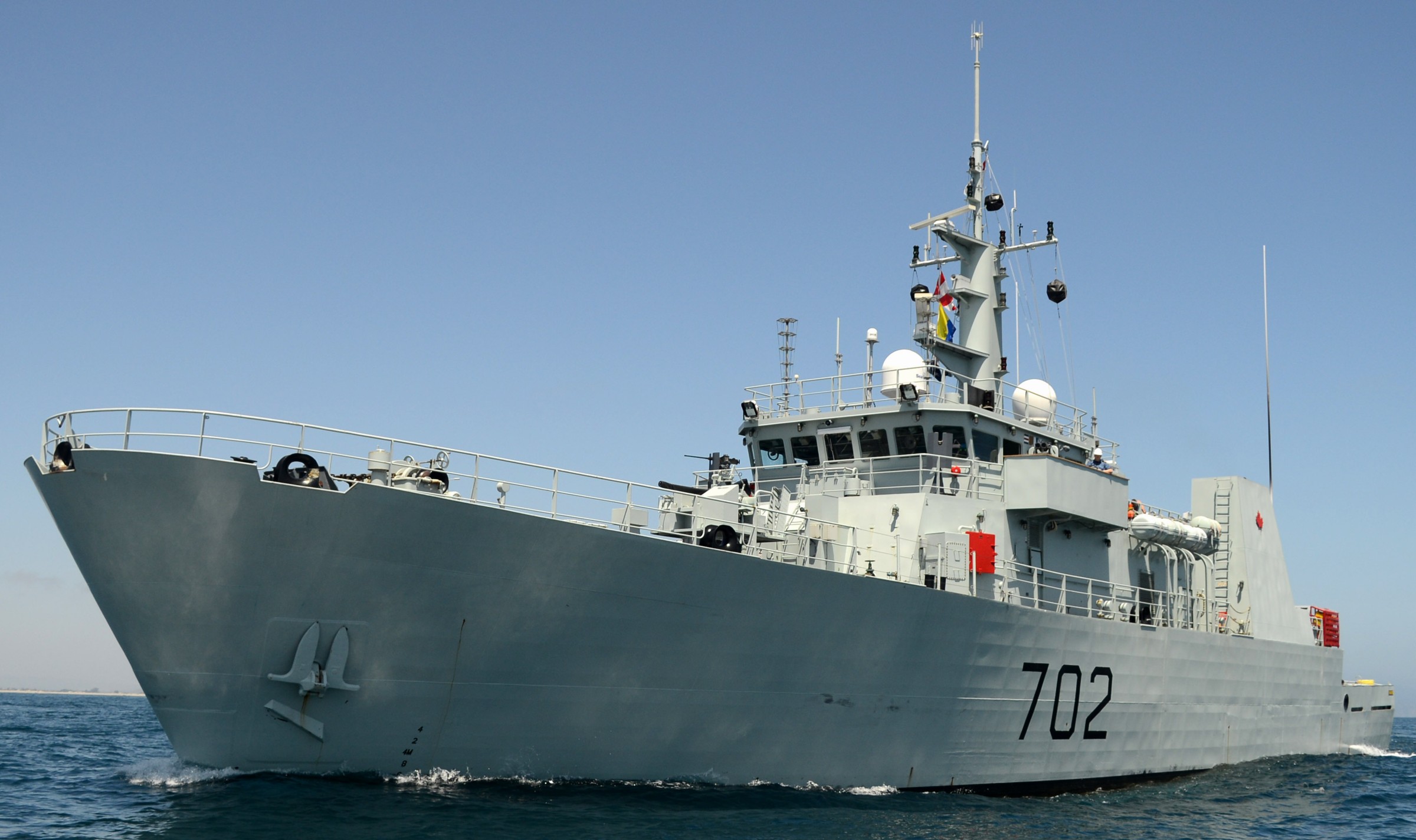 mm-702 hmcs nanaimo kingston class maritime coastal defence vessel mcdv ncsm royal canadian navy 07