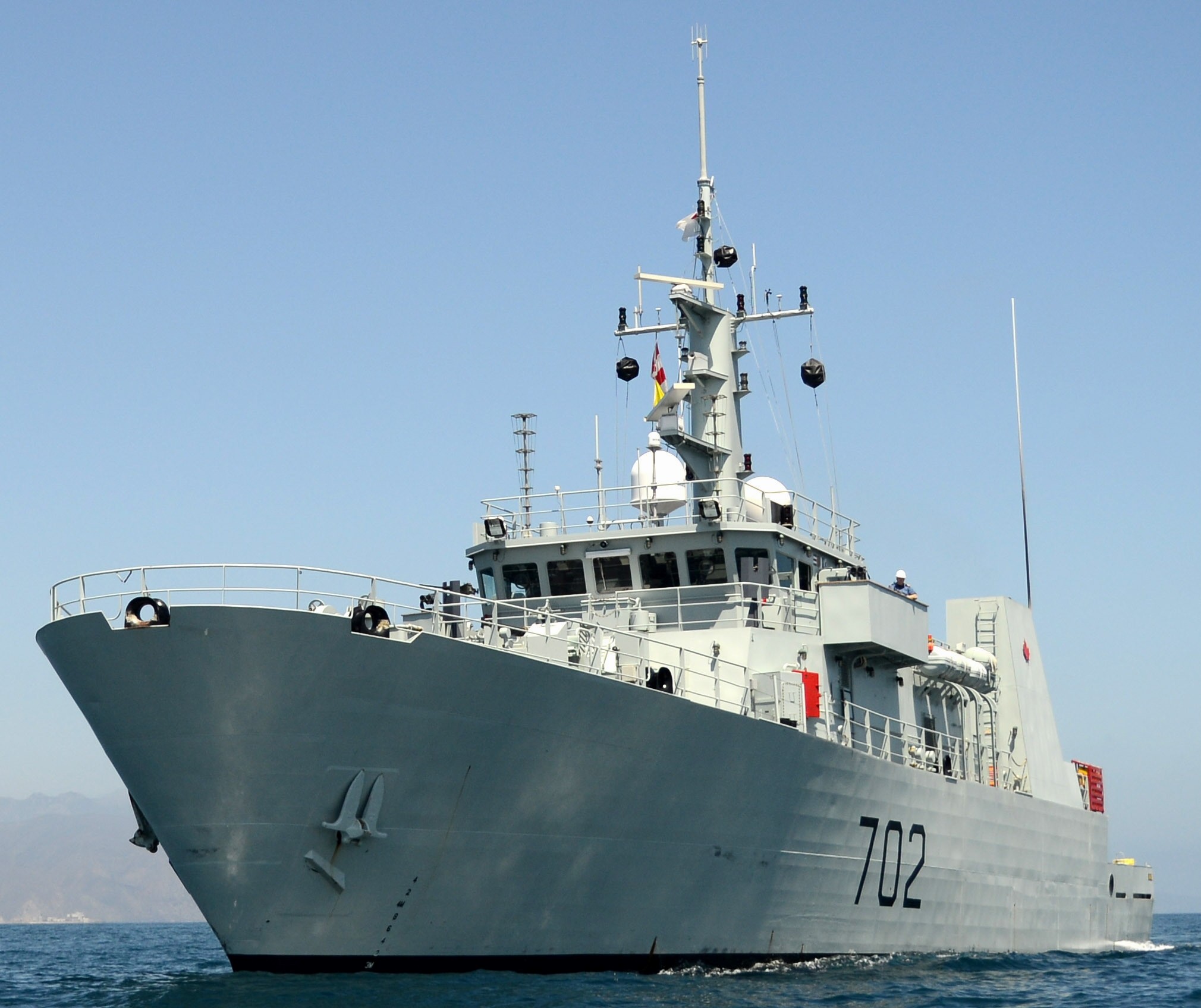 mm-702 hmcs nanaimo kingston class maritime coastal defence vessel mcdv ncsm royal canadian navy 09