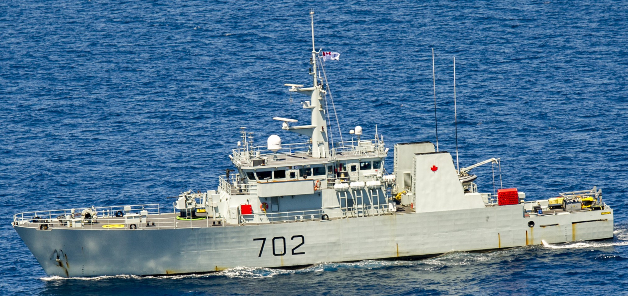 mm-702 hmcs nanaimo kingston class maritime coastal defence vessel mcdv ncsm royal canadian navy 10