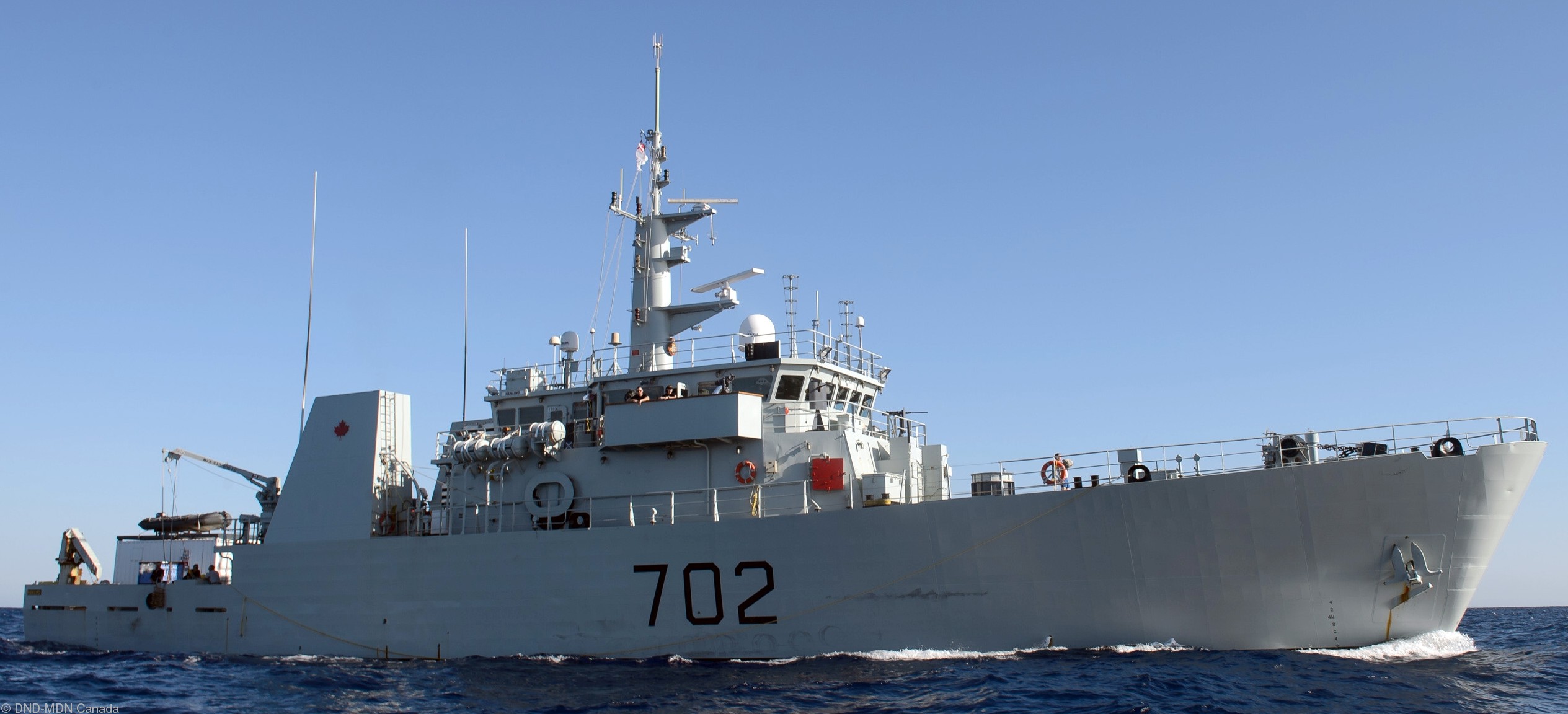 mm-702 hmcs nanaimo kingston class maritime coastal defence vessel mcdv ncsm royal canadian navy 11