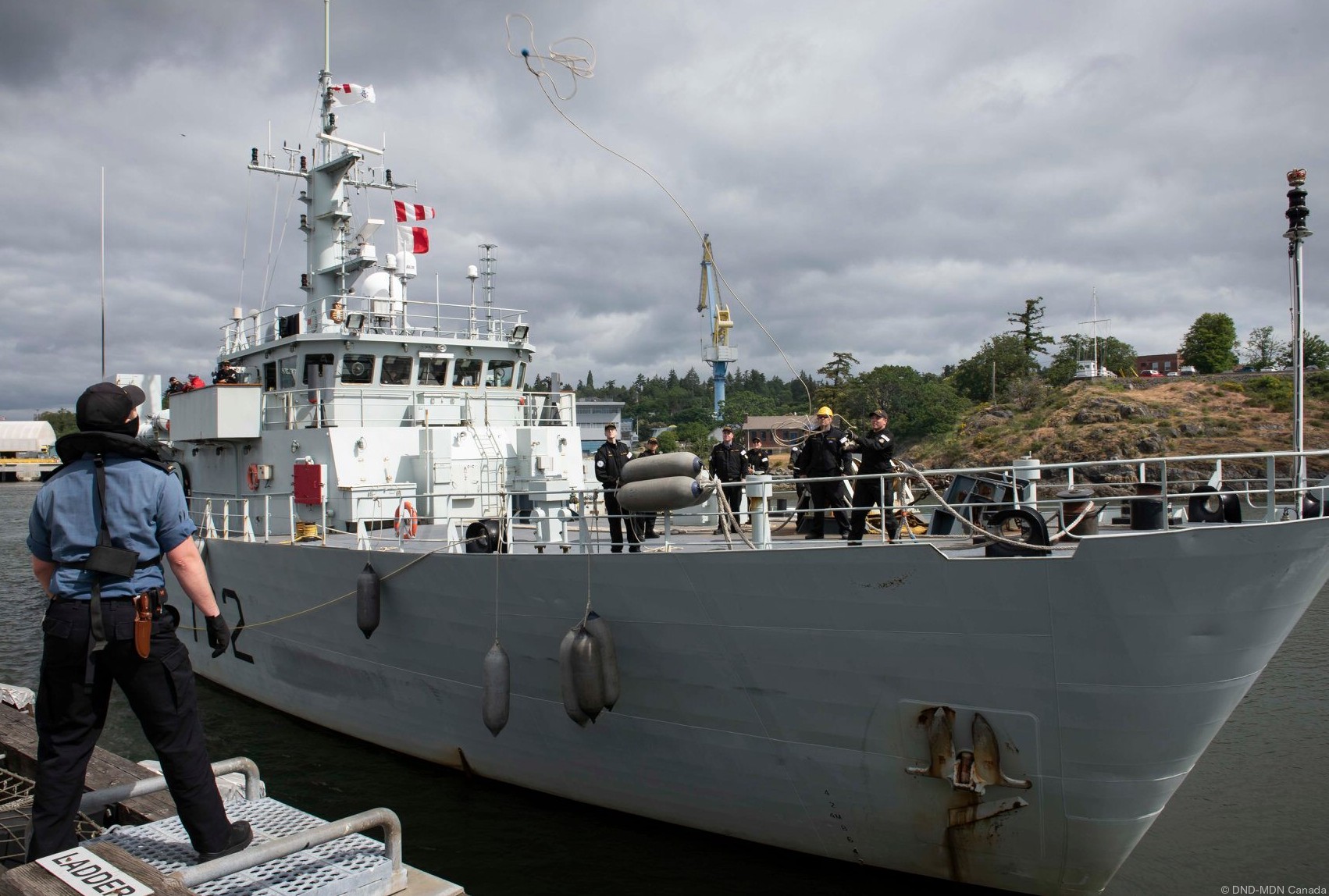 mm-702 hmcs nanaimo kingston class maritime coastal defence vessel mcdv ncsm royal canadian navy 12