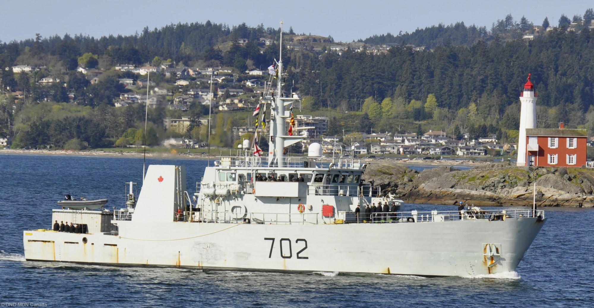 mm-702 hmcs nanaimo kingston class maritime coastal defence vessel mcdv ncsm royal canadian navy 17