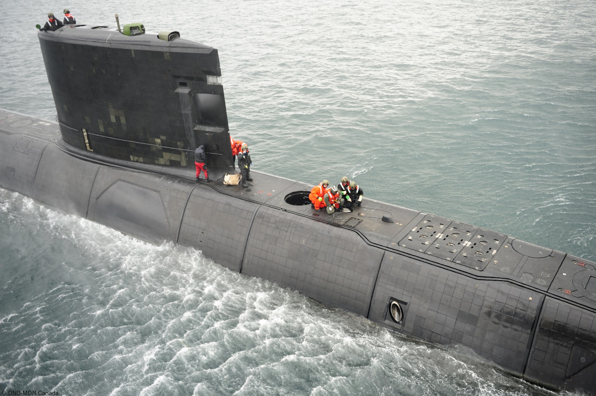 ssk-876 hmcs victoria upholder class attack submarine hunter killer ncsm royal canadian navy 32