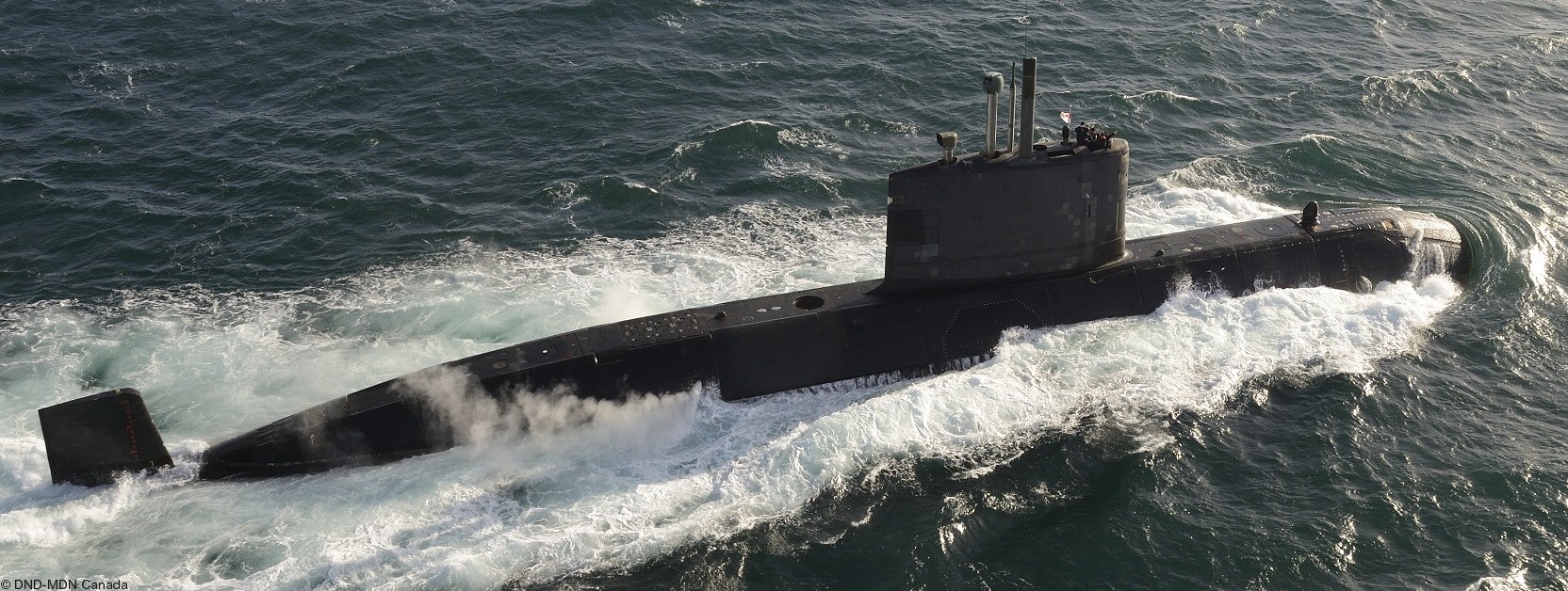ssk-876 hmcs victoria upholder class attack submarine hunter killer ncsm royal canadian navy 46