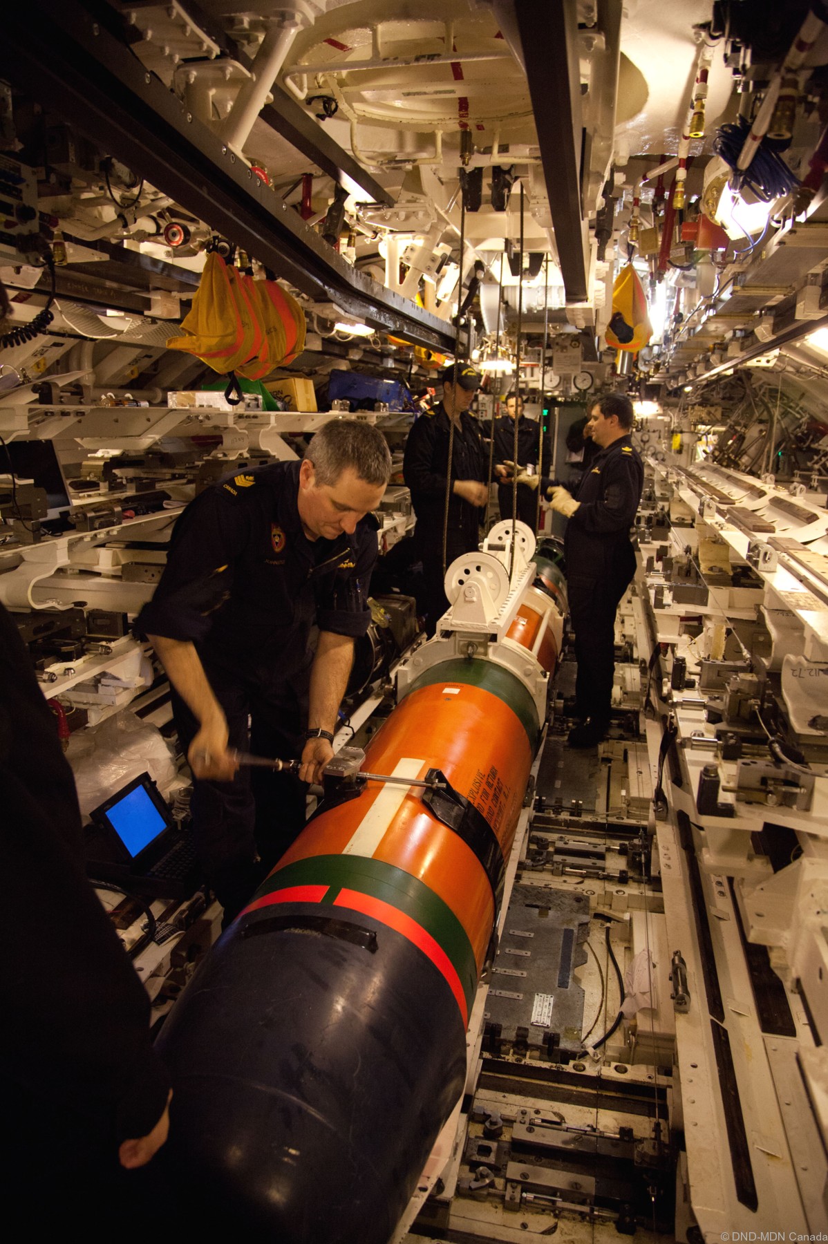 victoria class patrol submarine ssk hunter killer upholder royal canadian navy hmcs ncsm 02 mk.48 torpedo