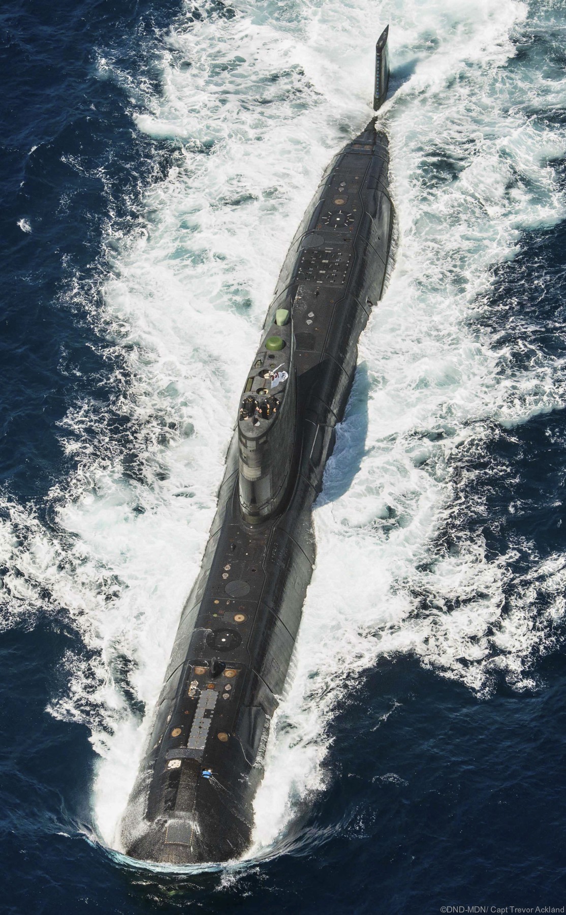 ssk-877 hmcs windsor victoria upholder class attack submarine hunter killer ncsm royal canadian navy 02