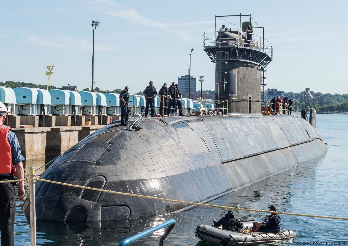 ssk-877 hmcs windsor victoria upholder class attack submarine hunter killer ncsm royal canadian navy 16