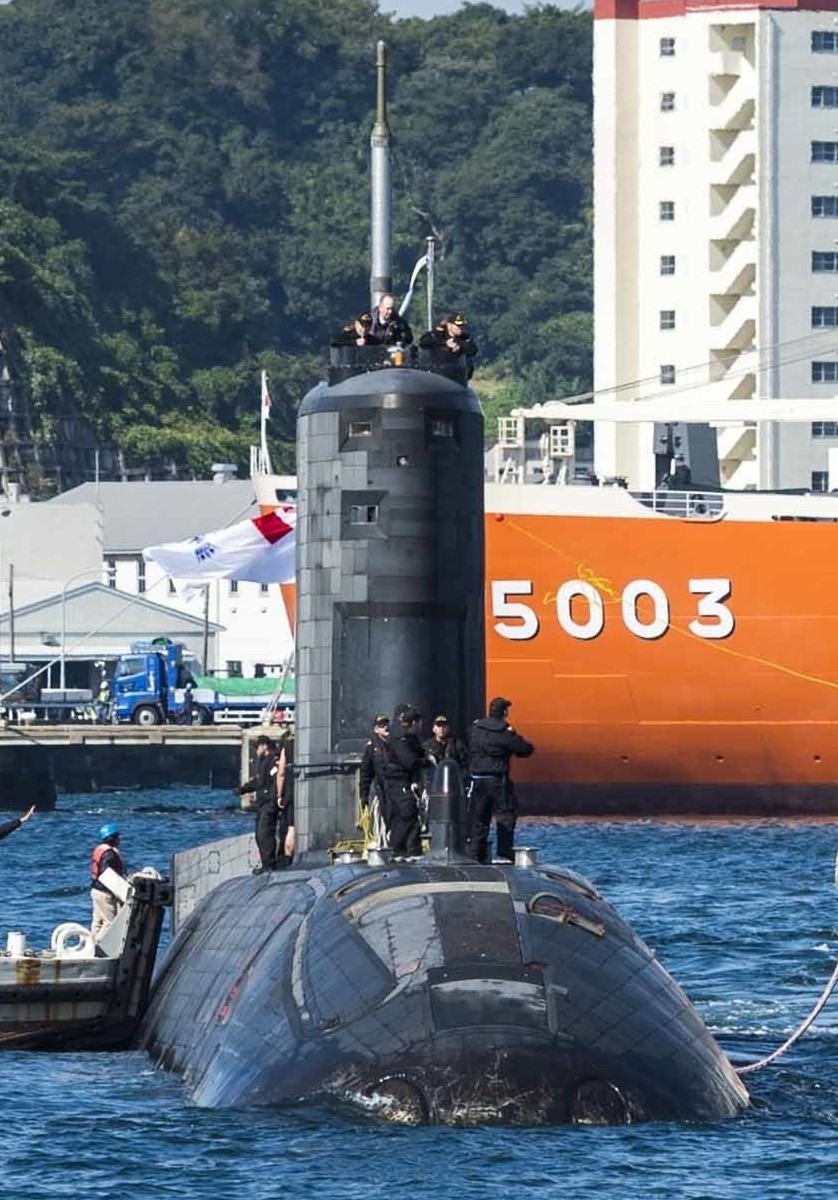 ssk-879 hmcs chicoutimi victoria upholder class patrol submarine ncsm royal canadian navy 08