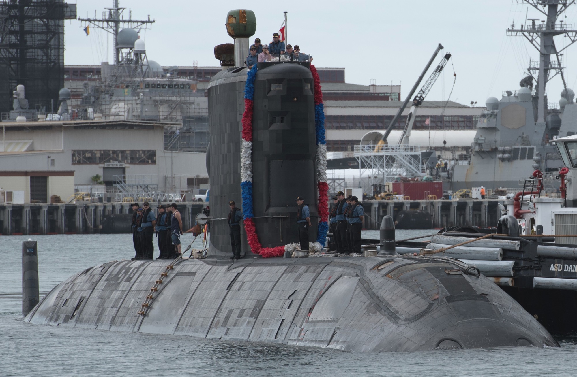 ssk-879 hmcs chicoutimi victoria upholder class patrol submarine ncsm royal canadian navy 12x vickers vsel cfb esquimalt