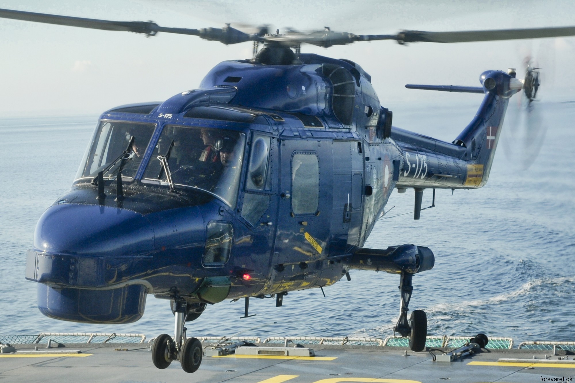 lynx mk.80 mk.90b helicopter westland royal danish navy air force kongelige danske marine flyvevabnet s-175 27
