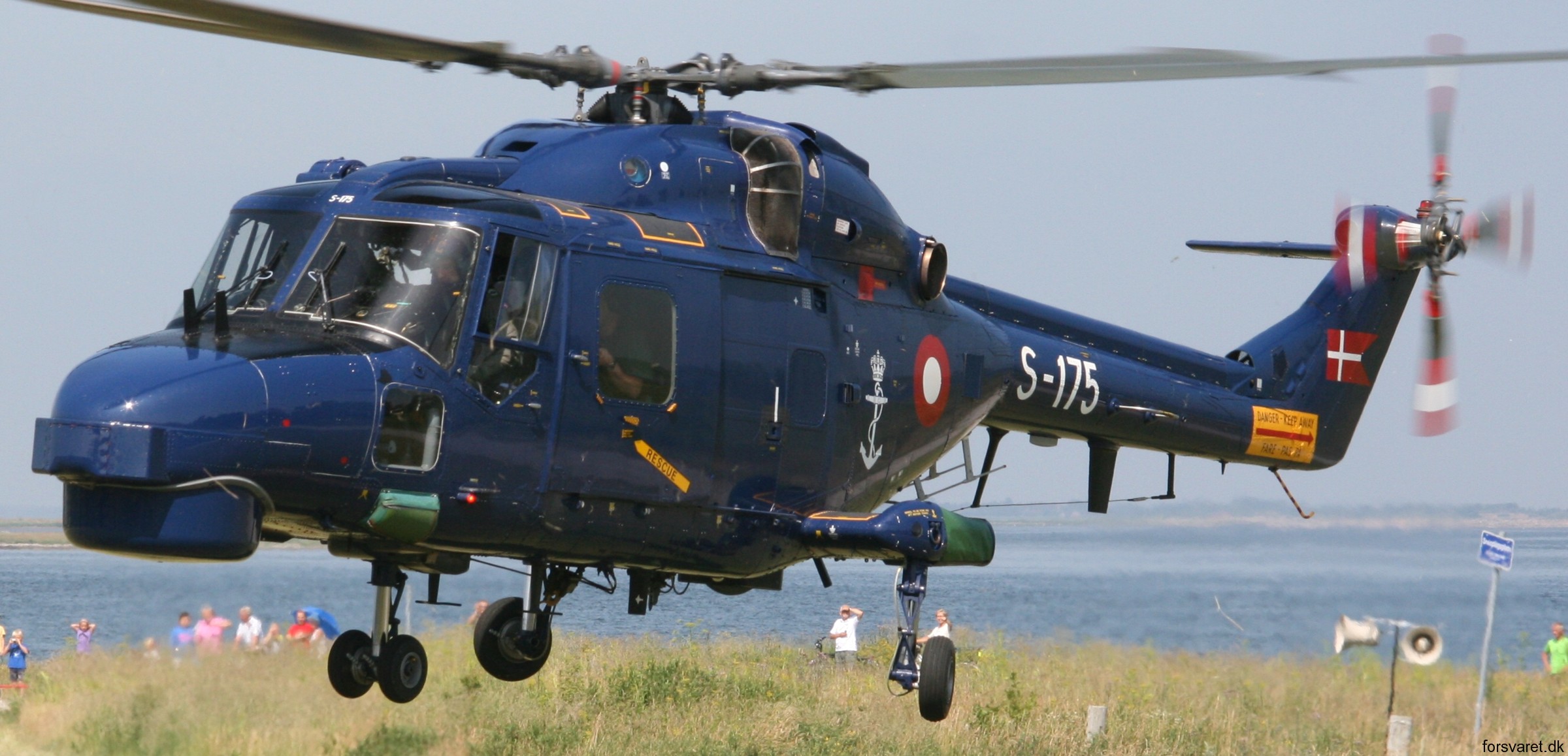 lynx mk.80 mk.90b helicopter westland royal danish navy air force kongelige danske marine flyvevabnet s-175 30