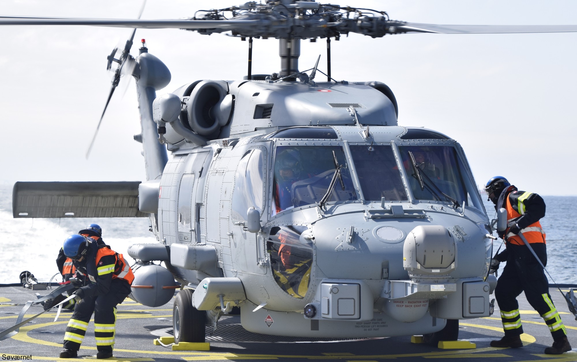 mh-60r seahawk royal danish navy air force flyvevåbnet kongelige danske marine sikorsky helicopter 723 eskadrille squadron frigate 06