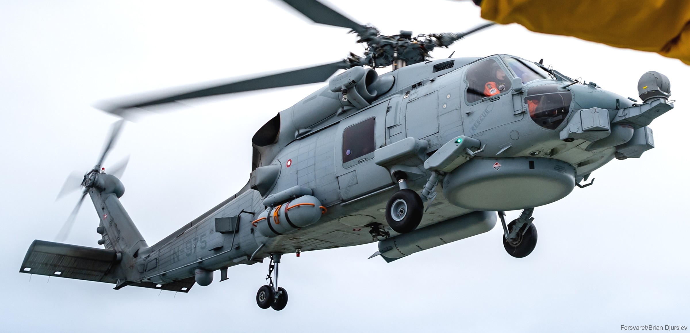 mh-60r seahawk royal danish navy air force flyvevåbnet kongelige danske marine sikorsky helicopter 723 eskadrille squadron karup 14