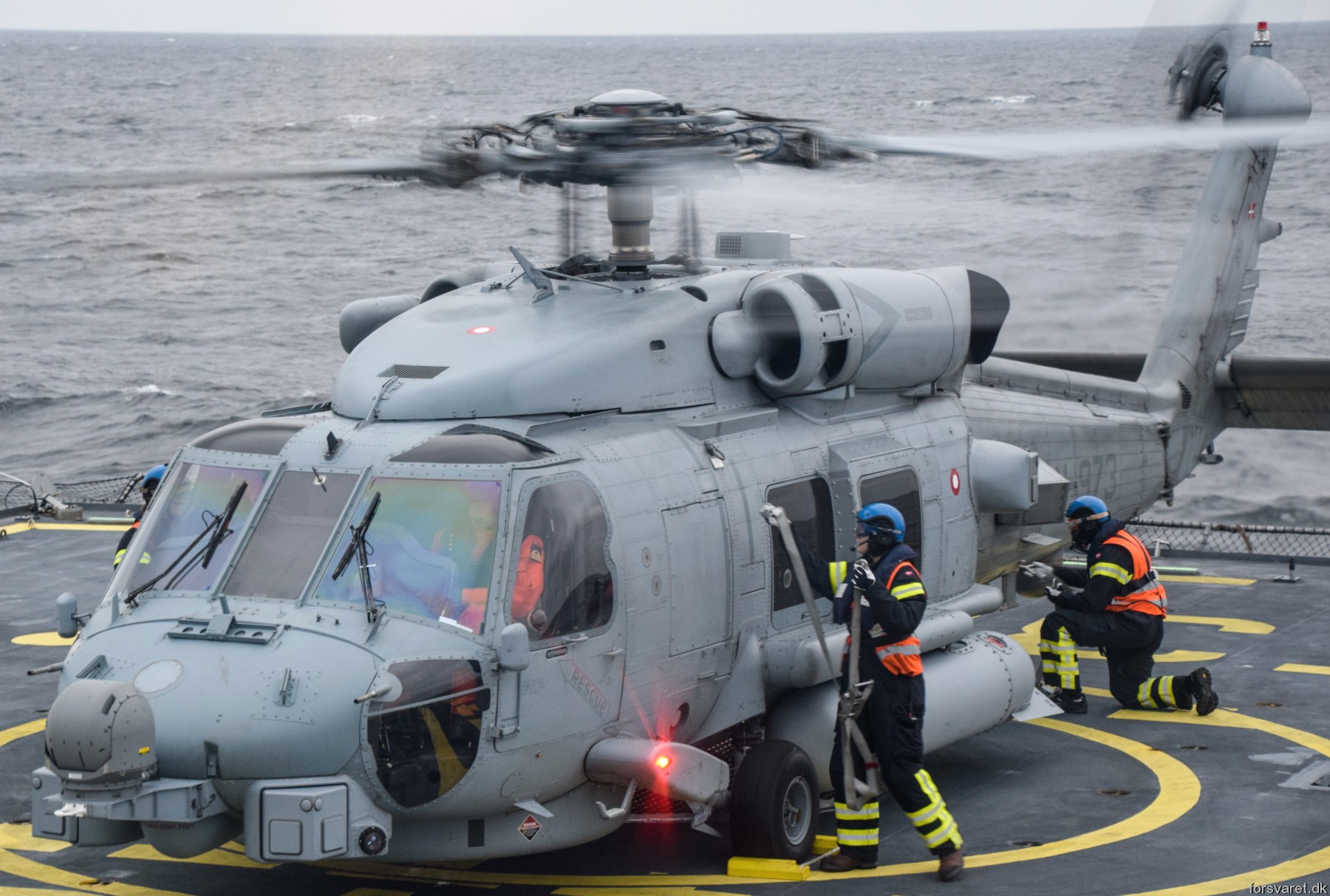 mh-60r seahawk royal danish navy air force flyvevåbnet kongelige danske marine sikorsky helicopter 723 eskadrille squadron karup 16