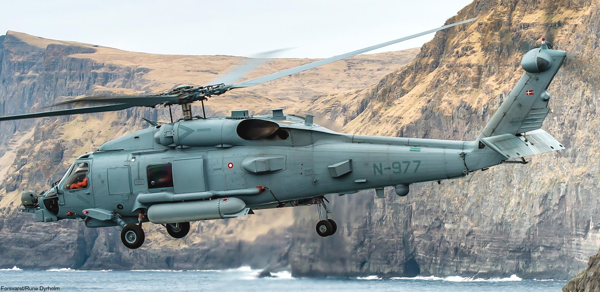 mh-60r seahawk royal danish navy air force flyvevåbnet kongelige danske marine sikorsky helicopter 723 eskadrille squadron karup 19