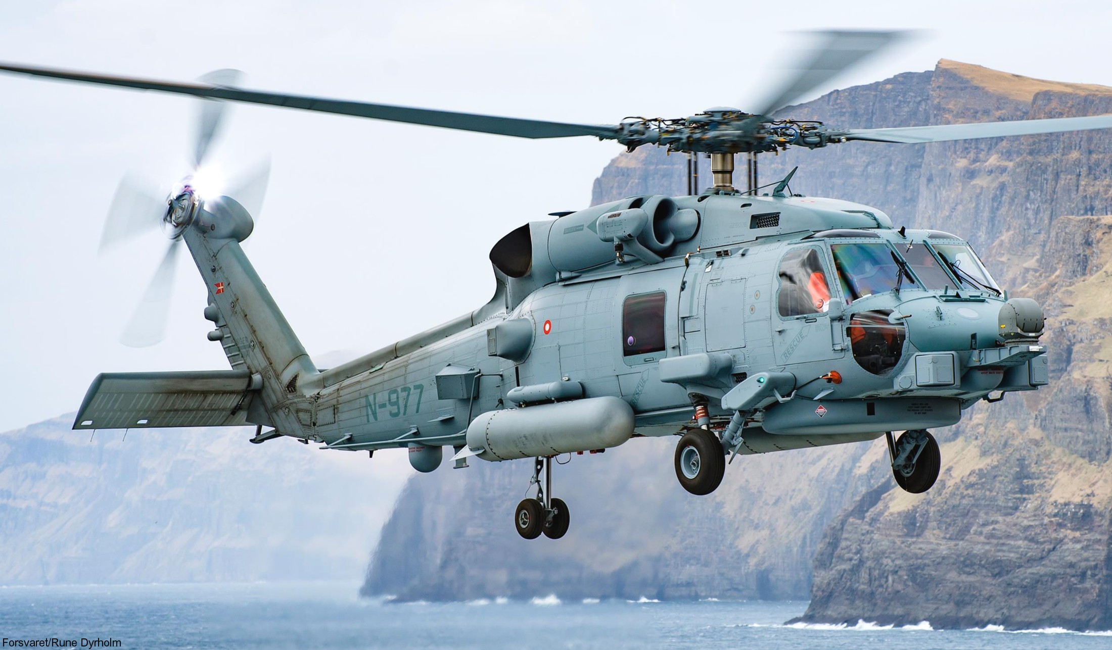 mh-60r seahawk royal danish navy air force flyvevåbnet kongelige danske marine sikorsky helicopter 723 eskadrille squadron karup 20