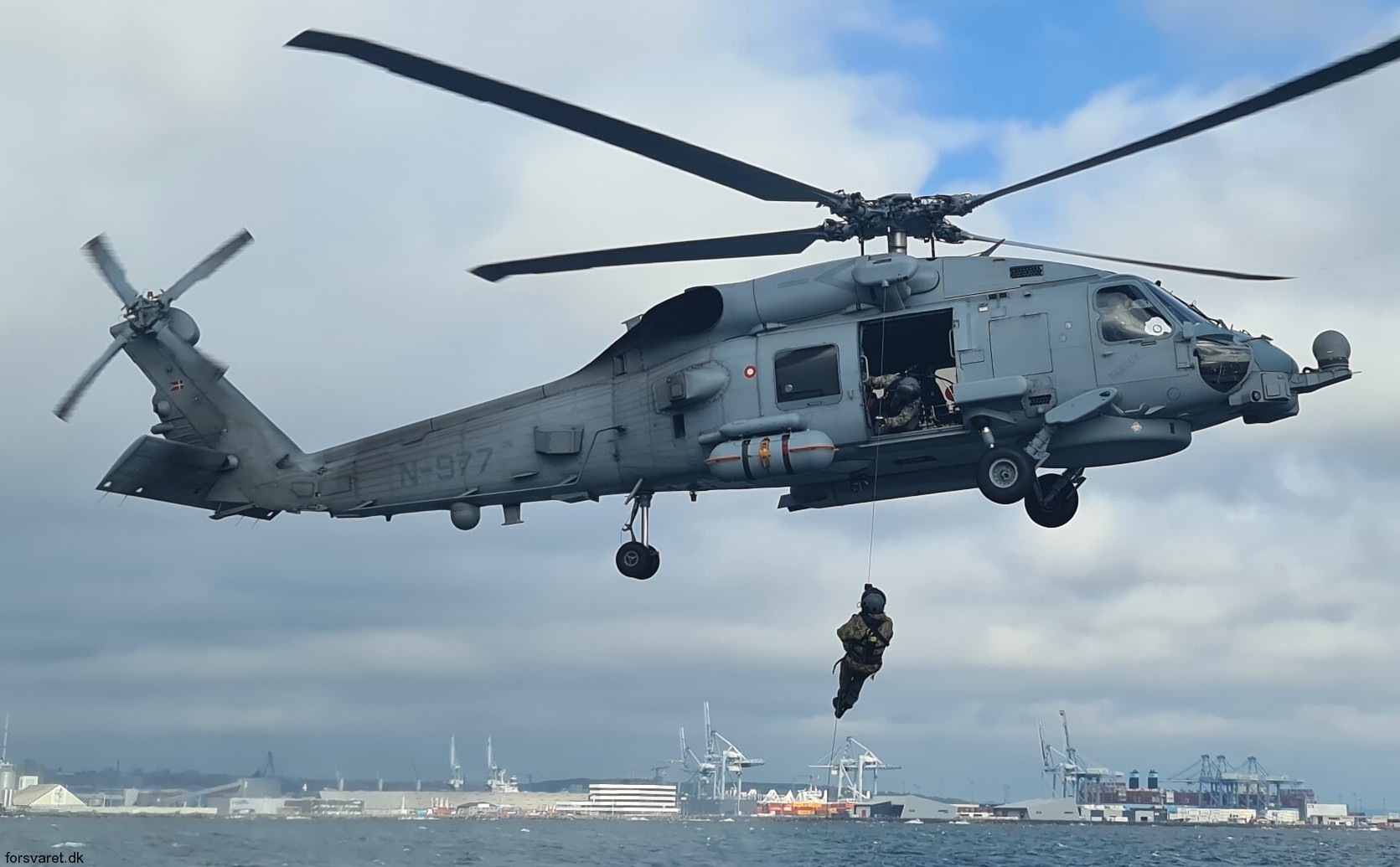 mh-60r seahawk royal danish navy air force flyvevåbnet kongelige danske marine sikorsky helicopter 723 eskadrille squadron karup 22