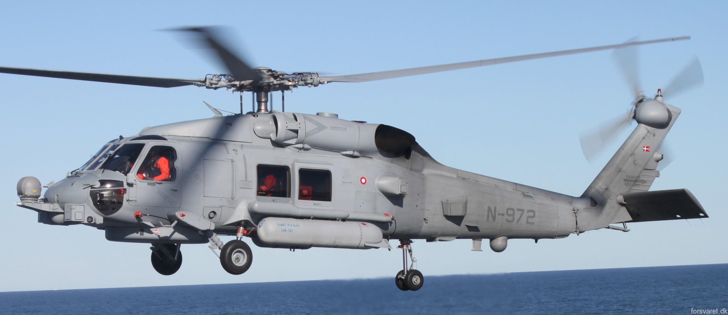 mh-60r seahawk royal danish navy air force flyvevåbnet kongelige danske marine sikorsky helicopter 723 eskadrille squadron karup 32