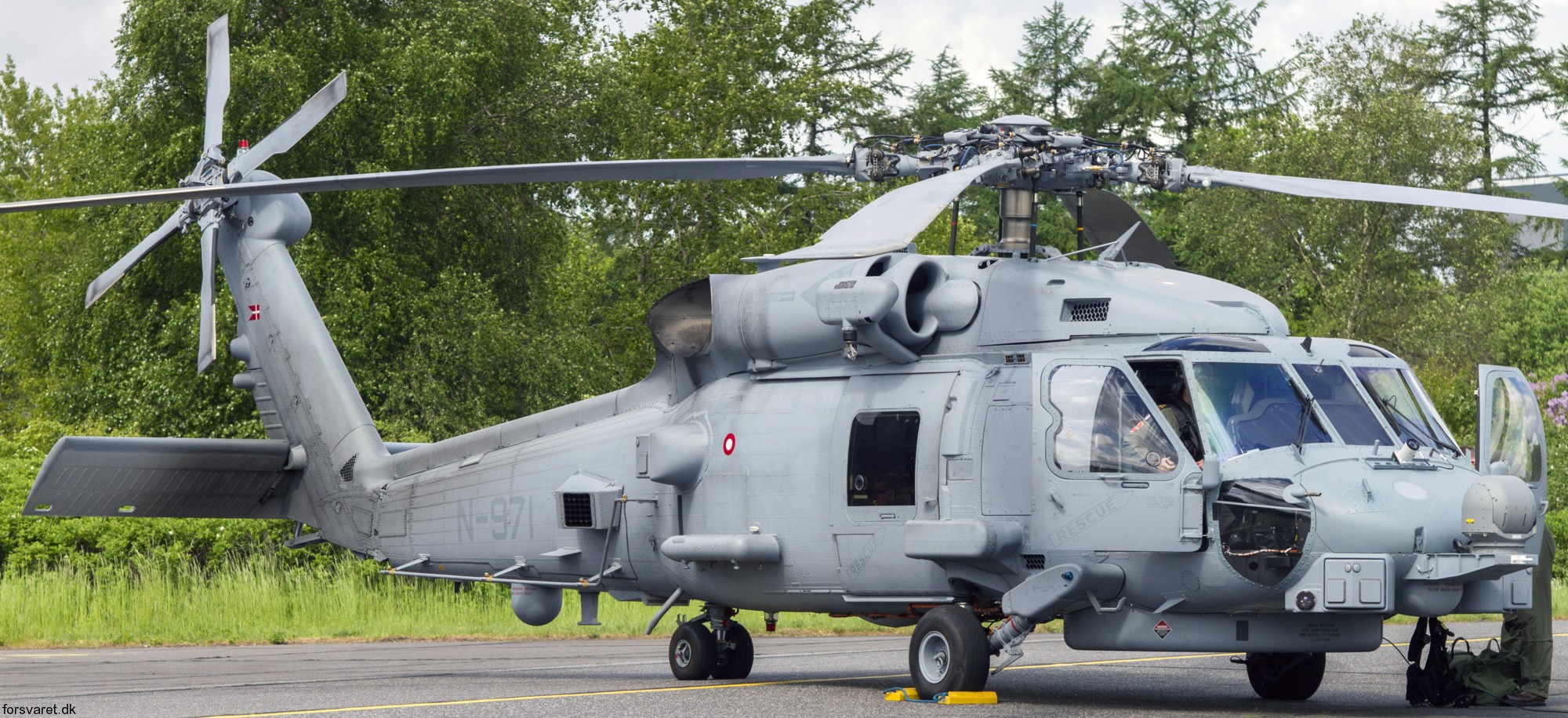 mh-60r seahawk royal danish navy air force flyvevåbnet kongelige danske marine sikorsky helicopter 723 eskadrille squadron karup 33