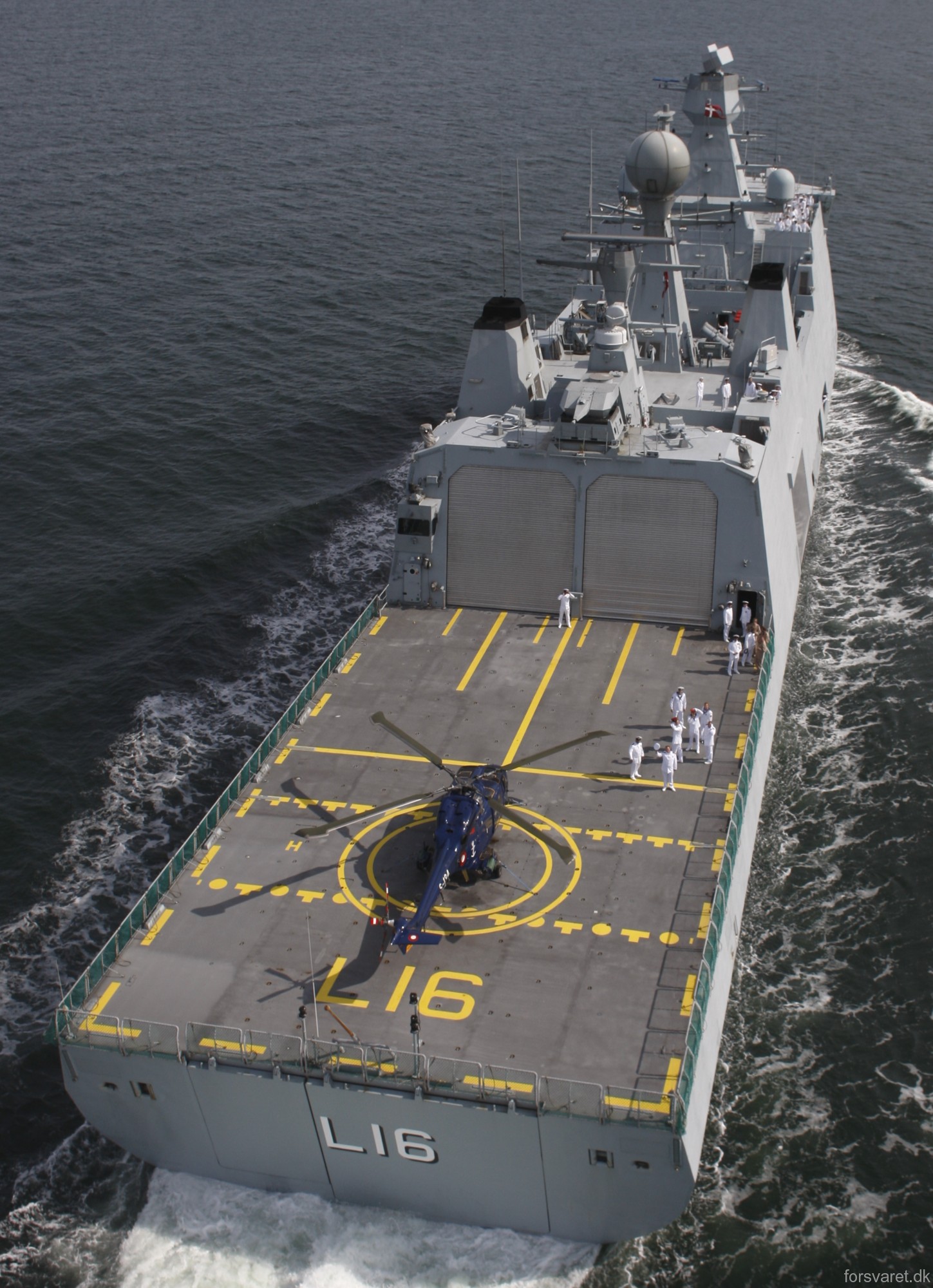l-16 hdms absalon command support ship frigate royal danish navy 17 flight deck westland lynx helicopter
